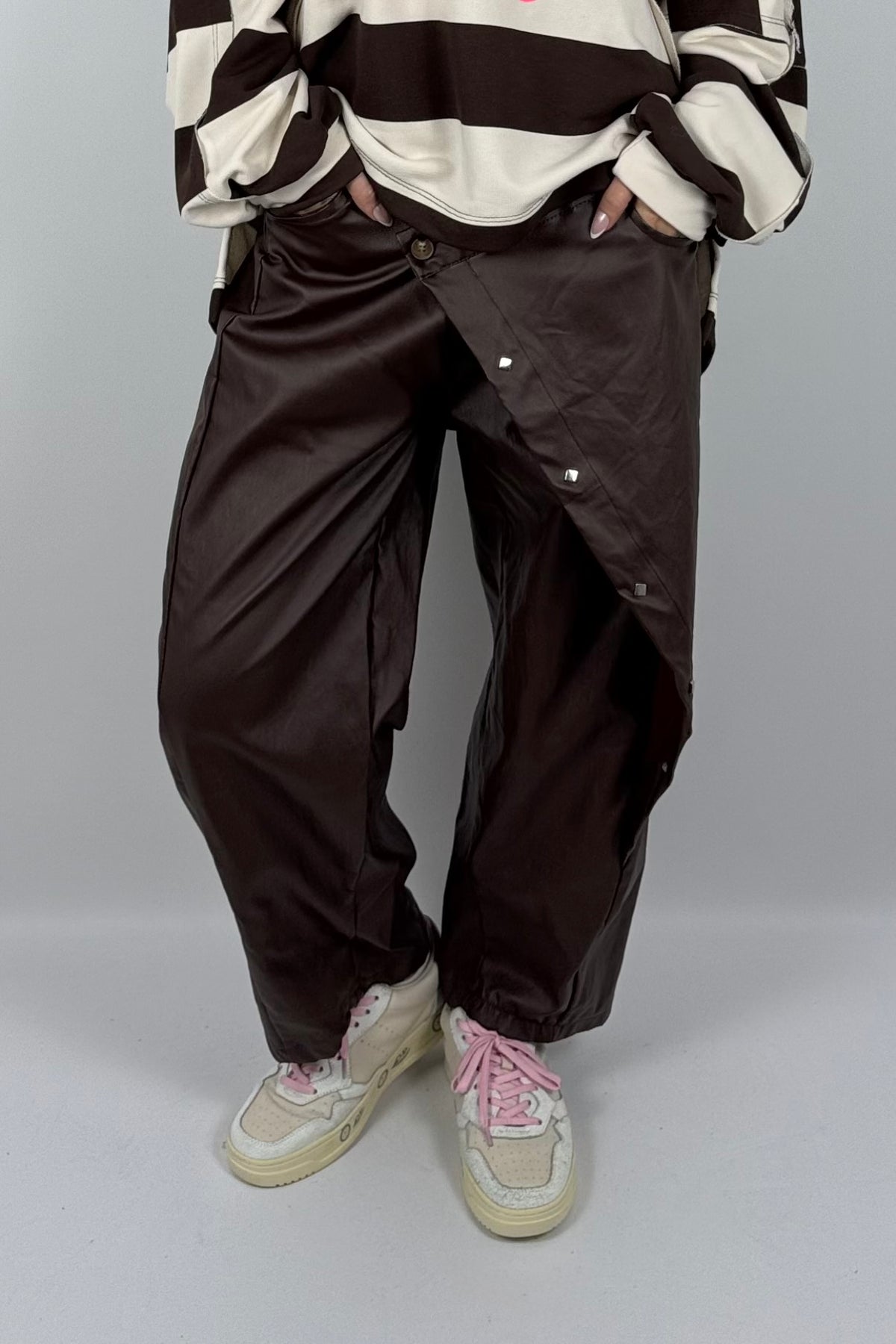 Damen Lederlook-Hose mit asymmetrischem Detail – Schoko