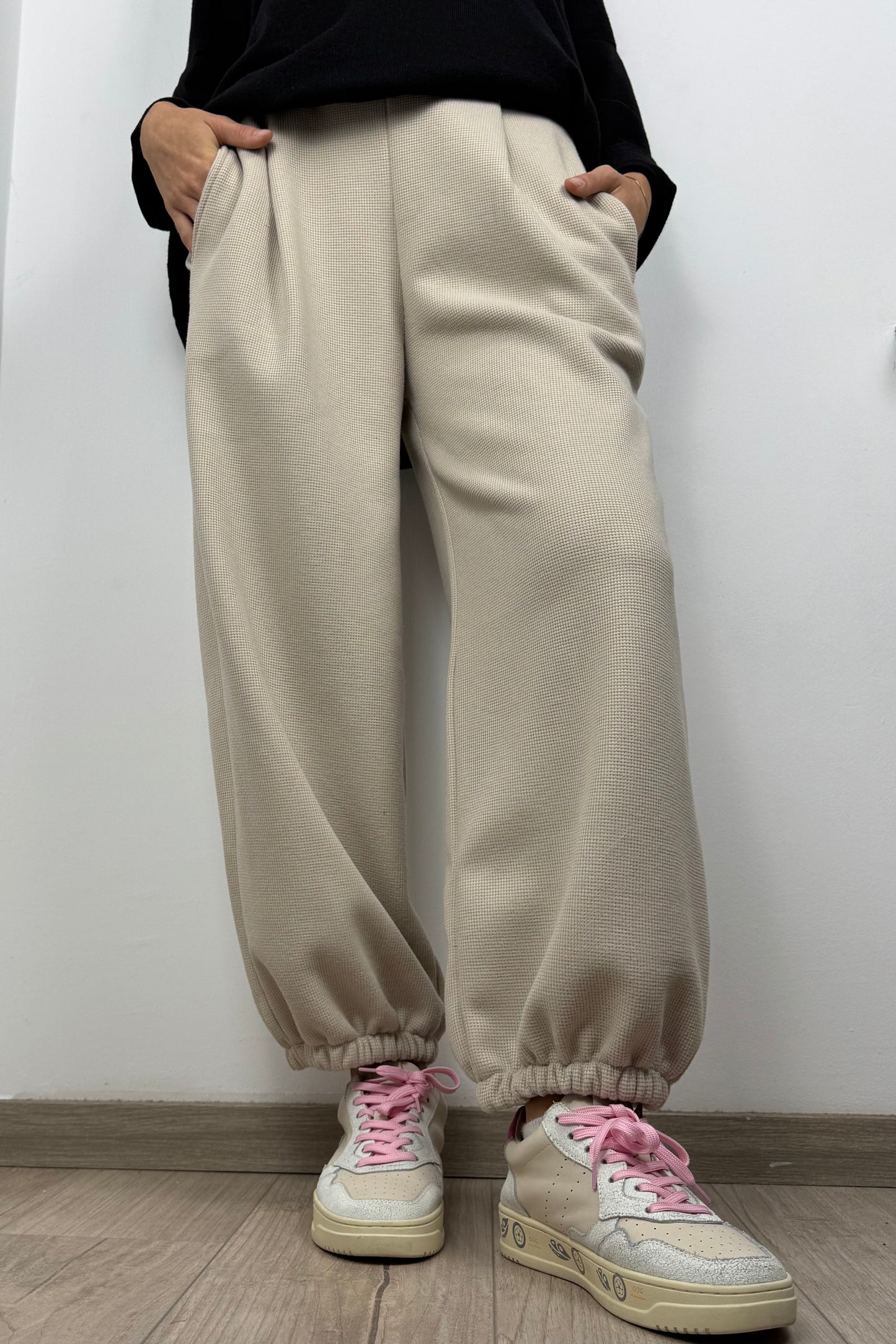 Damen Hose mit Gummibund und weitem Bein –Beige
