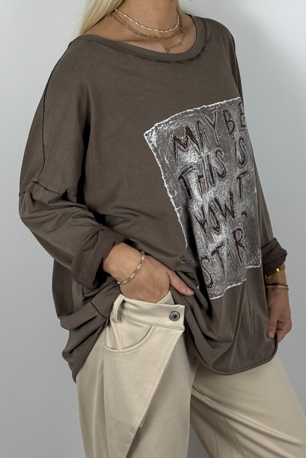 Damen Oversize Shirt „Maybe This Is How It Starts“ – Schoko