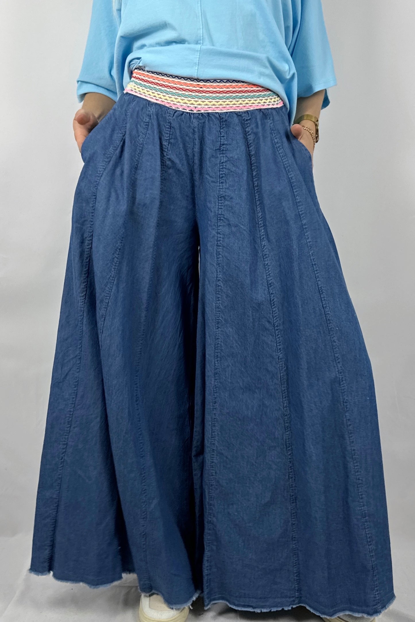 Jeans Hose mit buntem Bund – Sommerlicher Hingucker-Blau