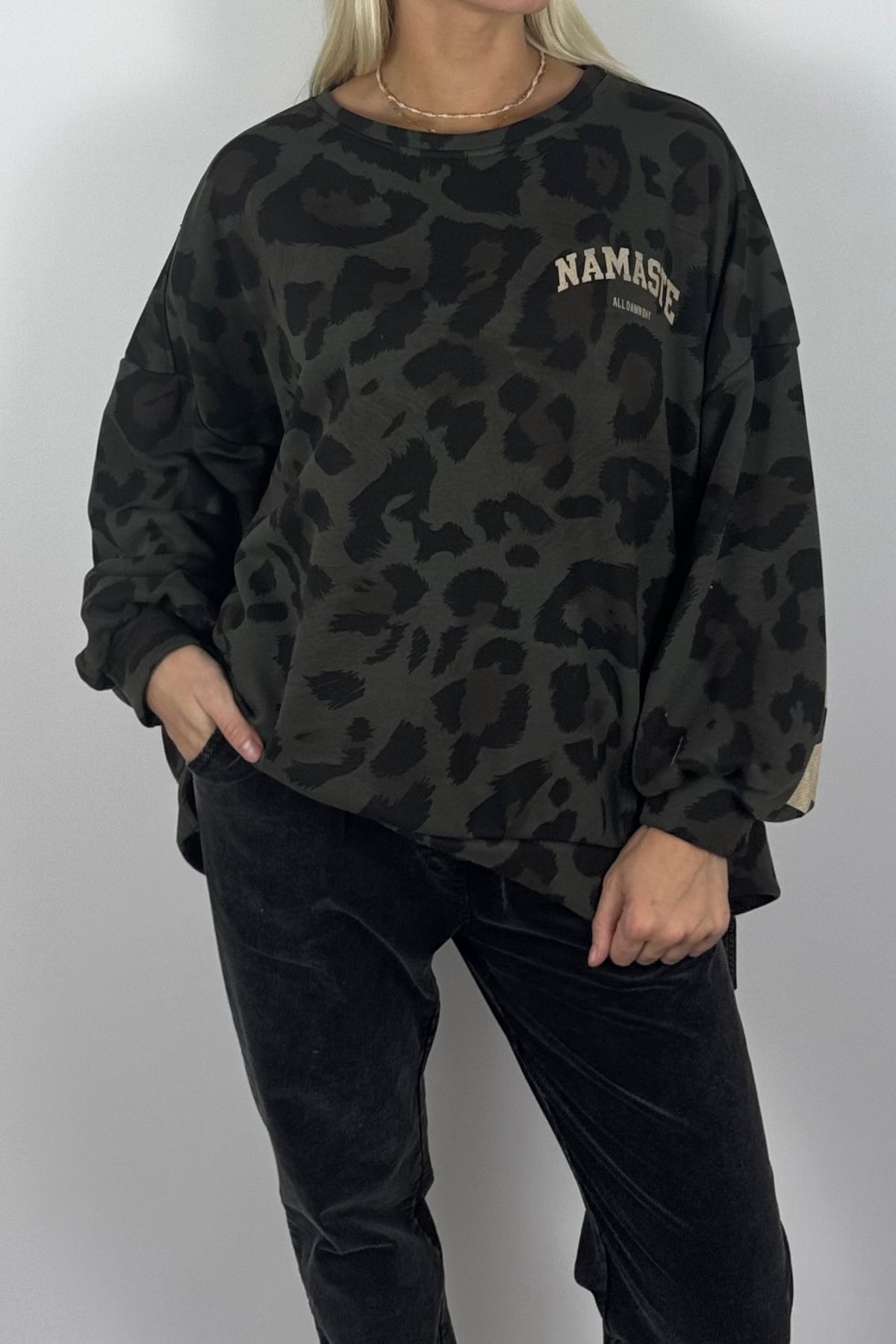 Leo Oversize Sweatshirt „Namaste“-Khaki