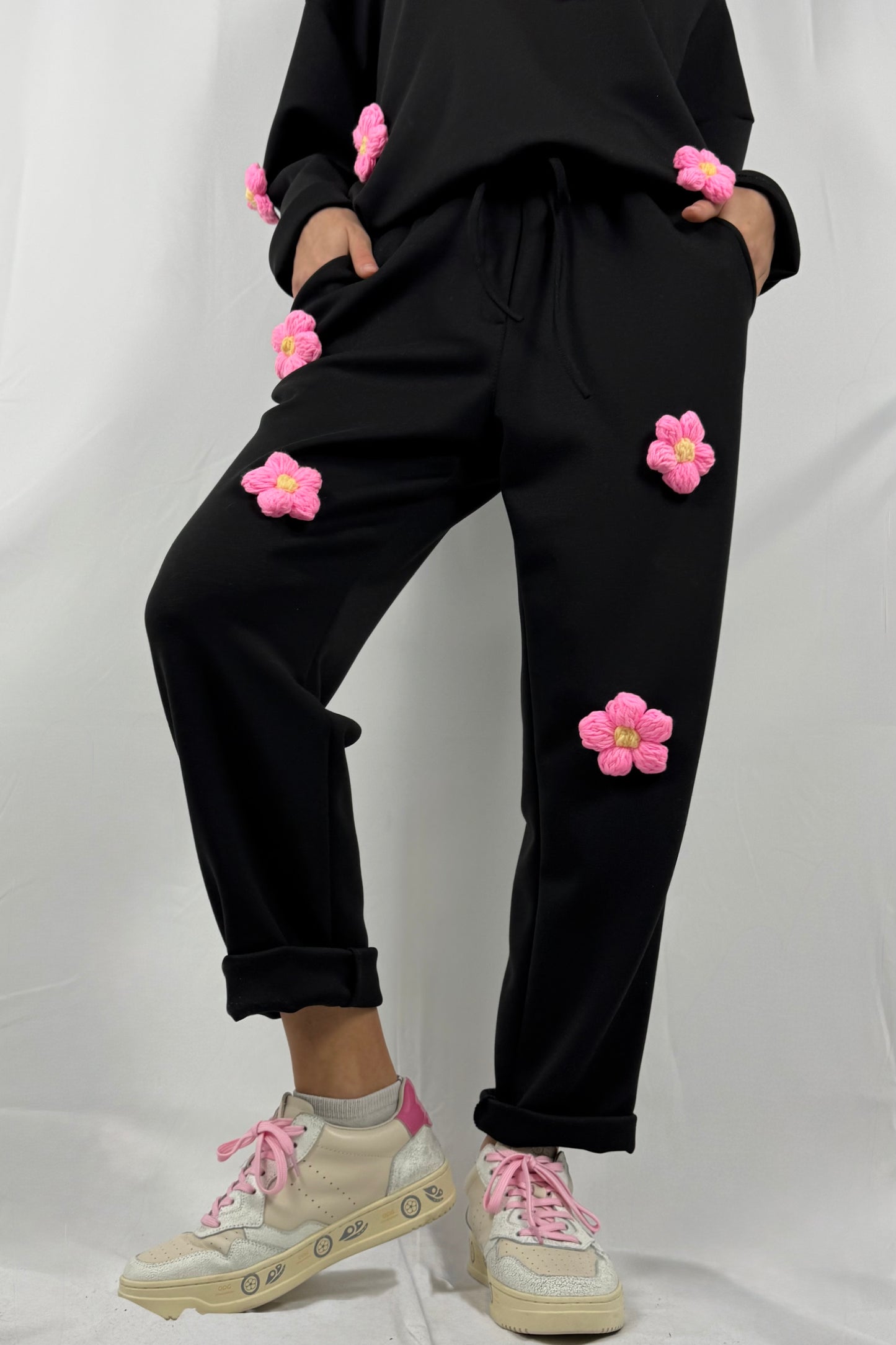 Hose mit Häkelblumen & Kordelzug-Schwarz