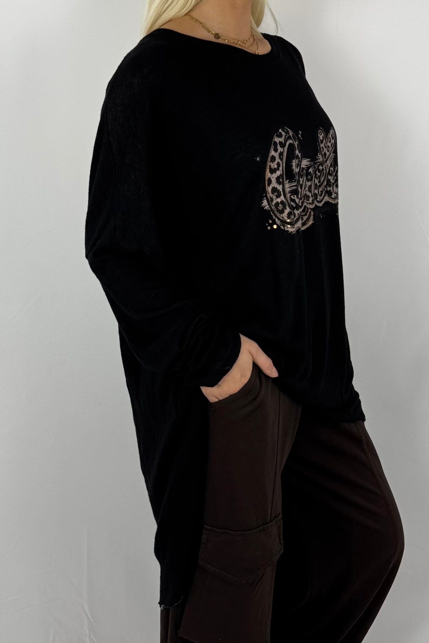 Damen Longshirt „Queen“ – Oversize mit Frontprint-Schwarz