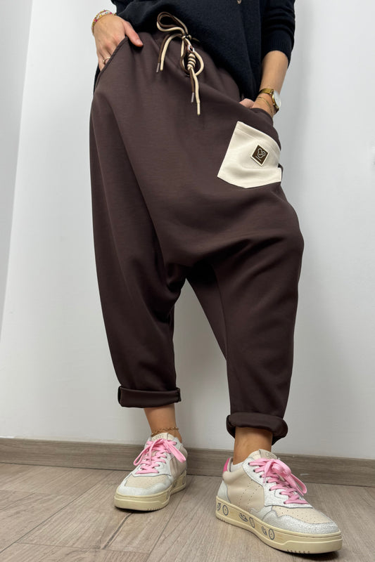 Casual Harem-Hose mit Kontrasttasche – Chocolate