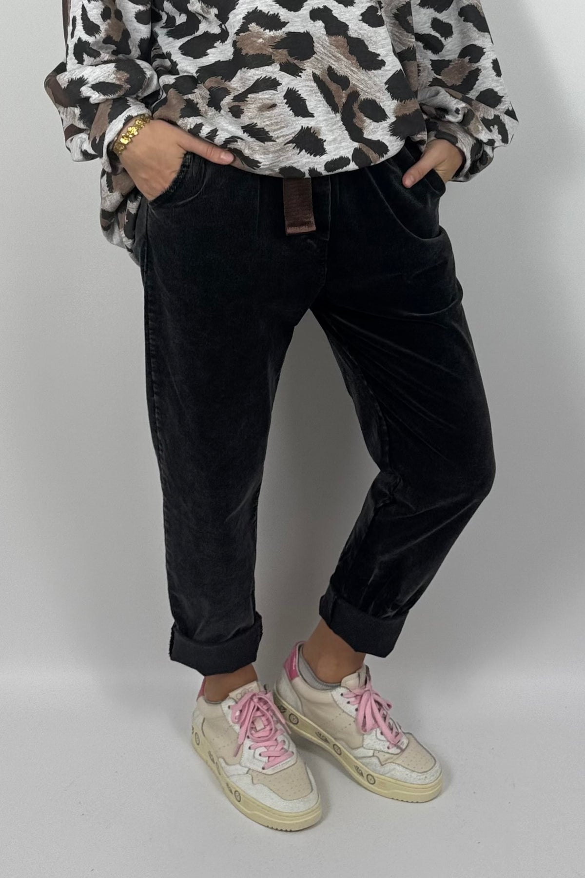 Damen Cordhose mit Gürtel – Schwarz
