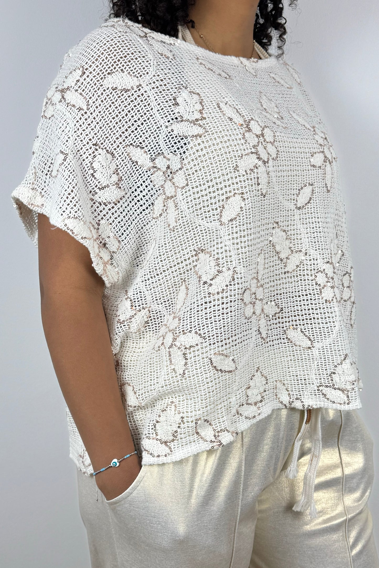 Damen-Häkelshirt mit floralem Muster – romantischer Look