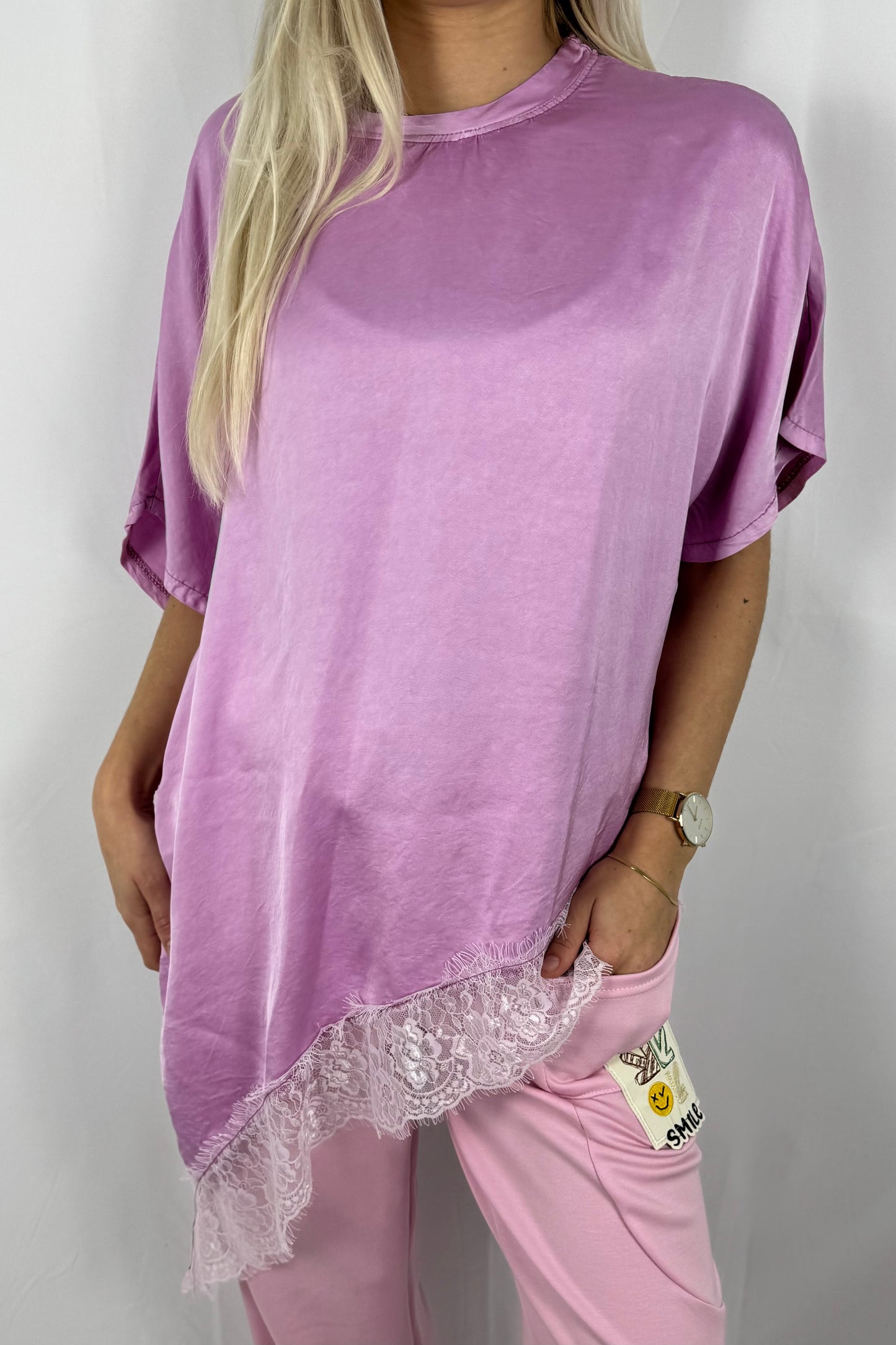 Asymmetrisches Shirt mit Spitzenabschluss –Pink