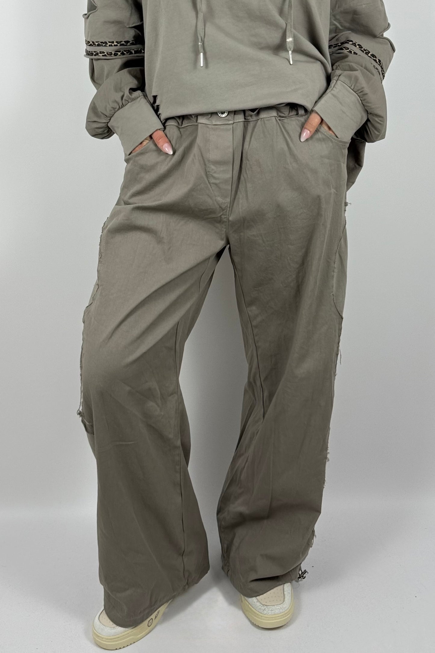 Baggy Hose mit Leo-Streifen-Mud