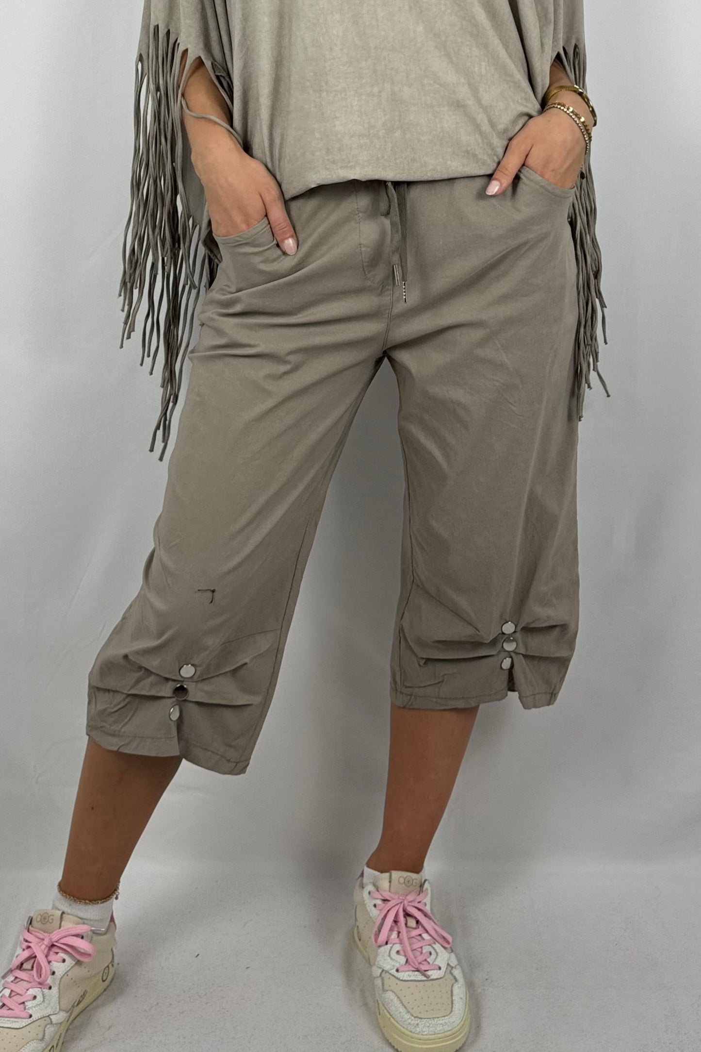7/8-Hose mit Knopfdetail & Paperbag-Bund-Mud