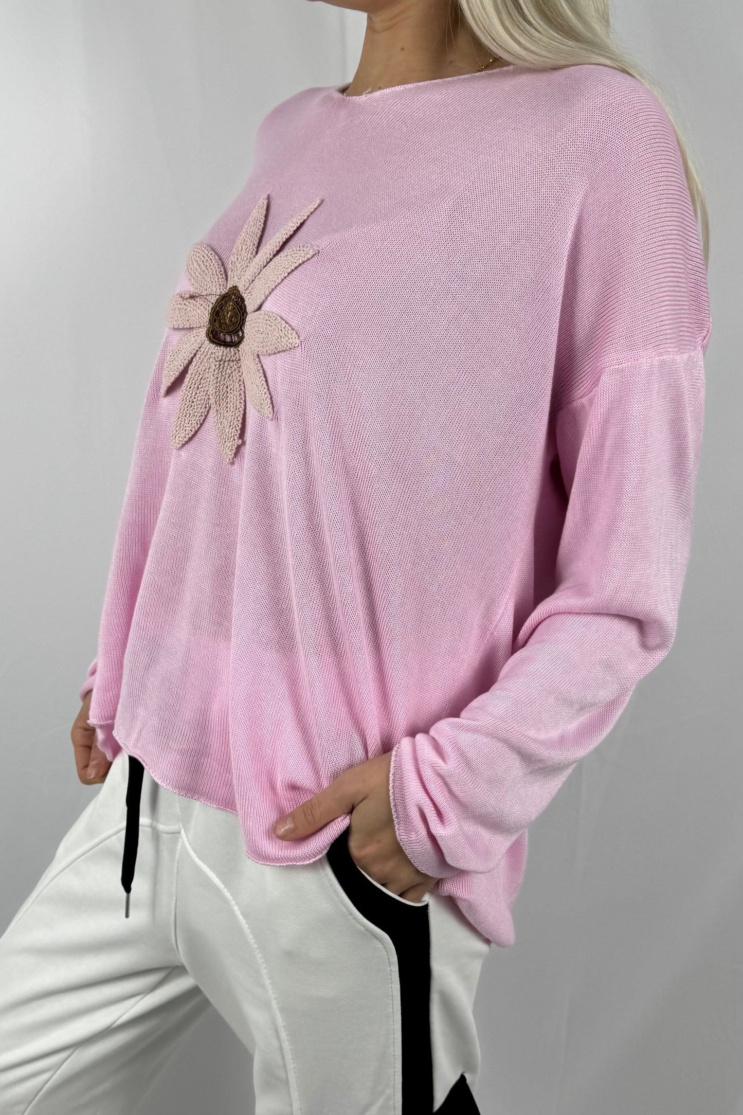 Shirt mit V-Ausschnitt & floraler Applikation-Rosa