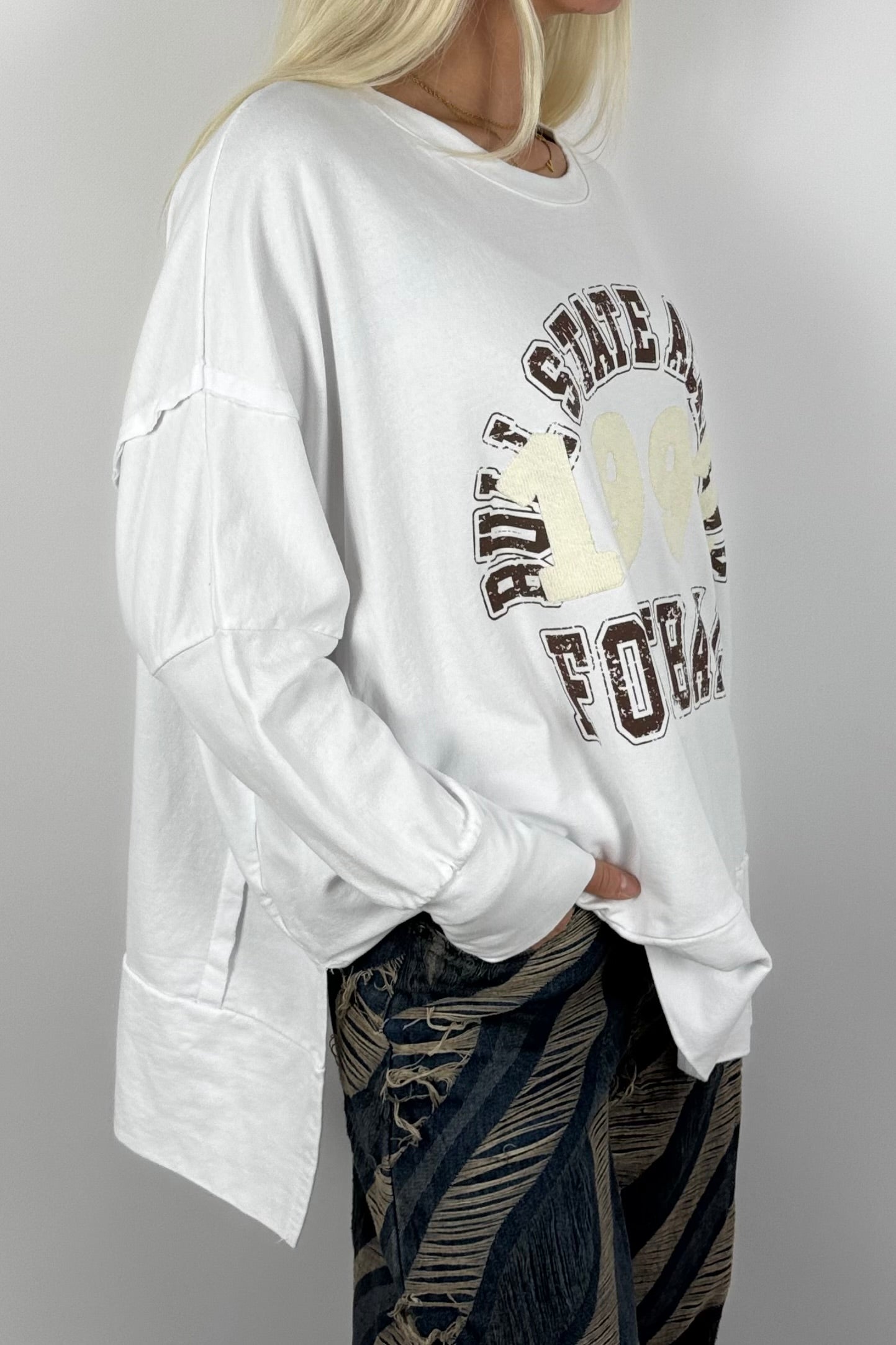 Damen Oversize Sweatshirt „1992 Football“ – College Style-Weiß