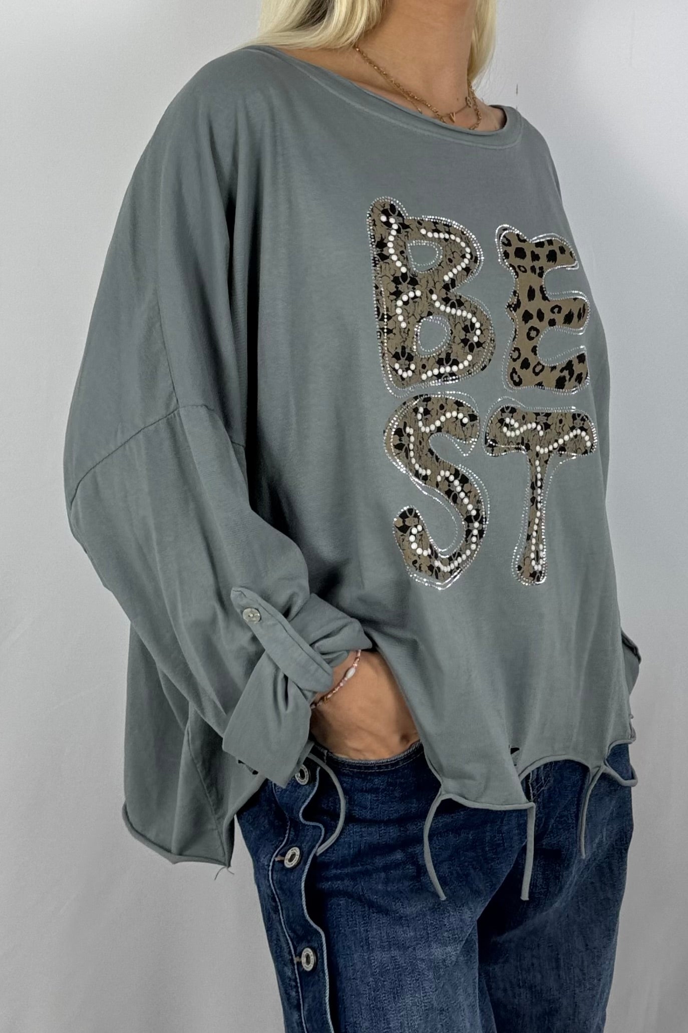 Oversize-Shirt „BEST“ mit Leo-Print und Strass-Details-grau