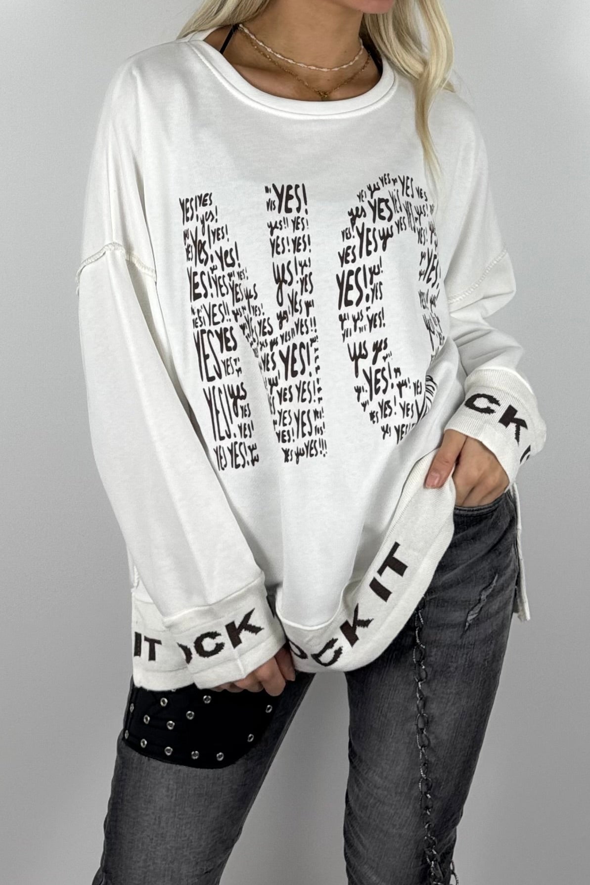 Damen-Sweatshirt mit „NO“-Print und „Rock It“-Bündchen-Weiß