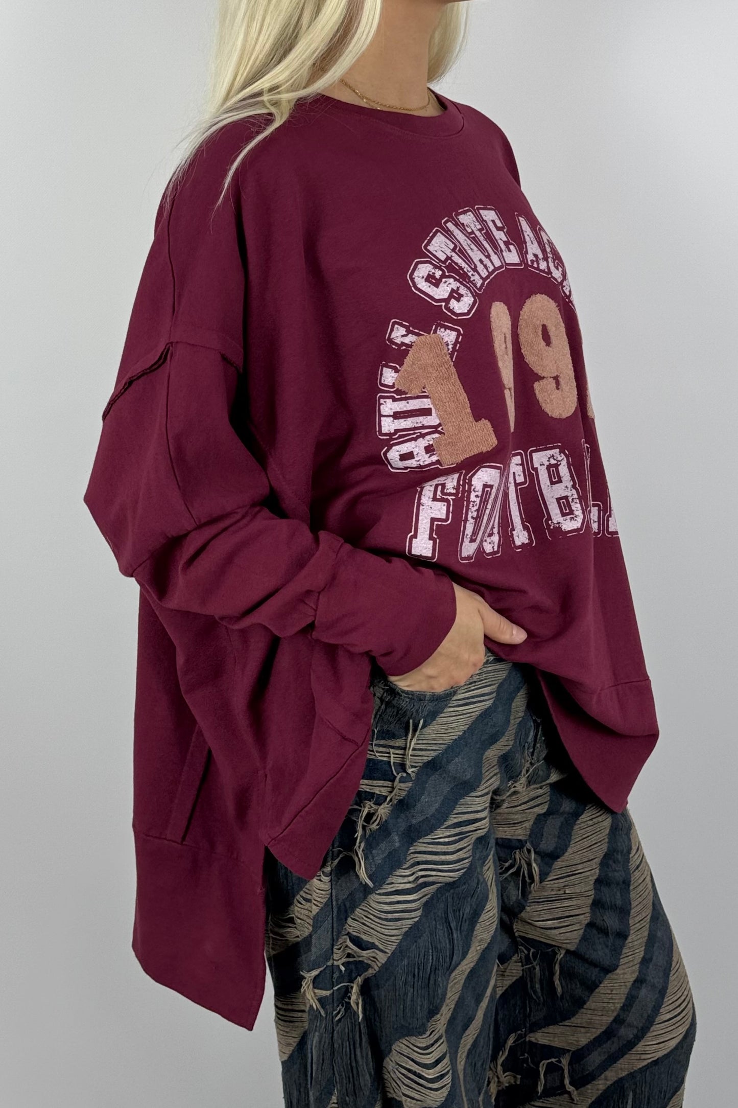 Damen Oversize Sweatshirt „1992 Football“ – College Style-Bordeaux