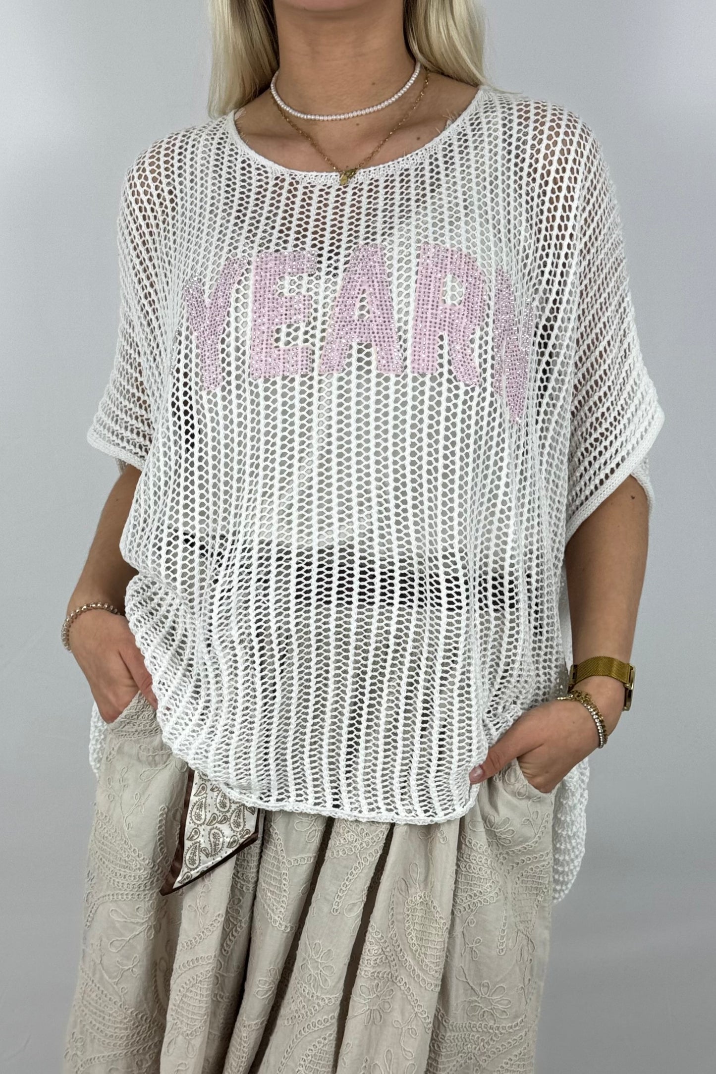 Oversize Strickshirt „YEARN“ – Netzlook Statement Shirt-Weiß