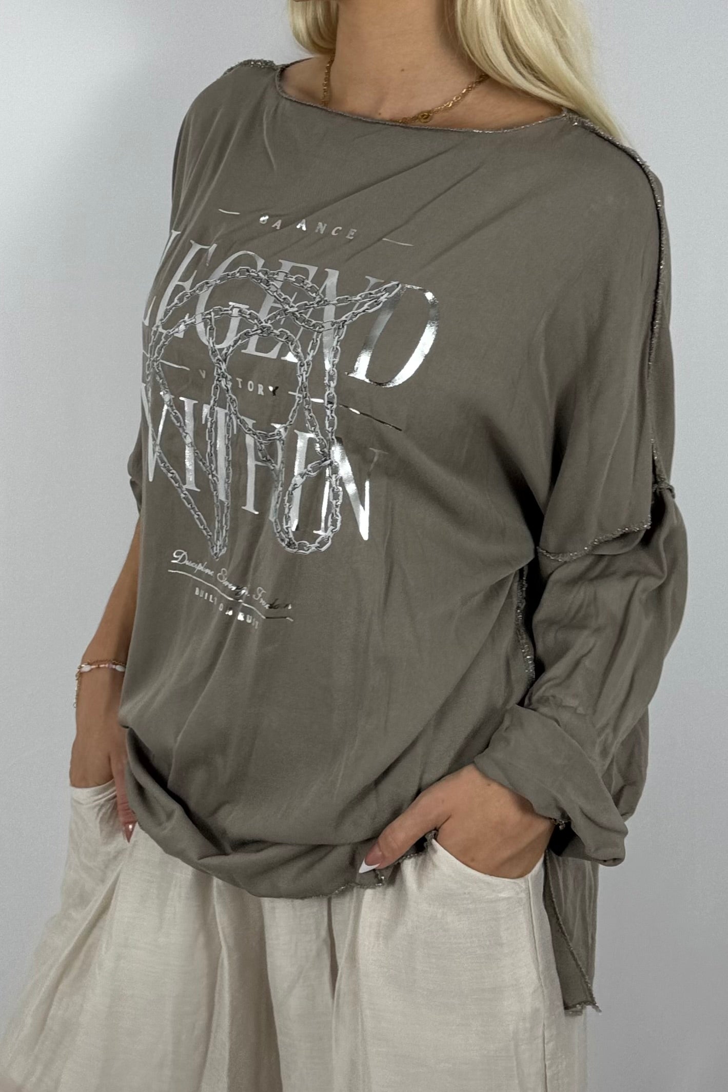 Oversize-Shirt mit Frontprint und Kettendetail-Mud