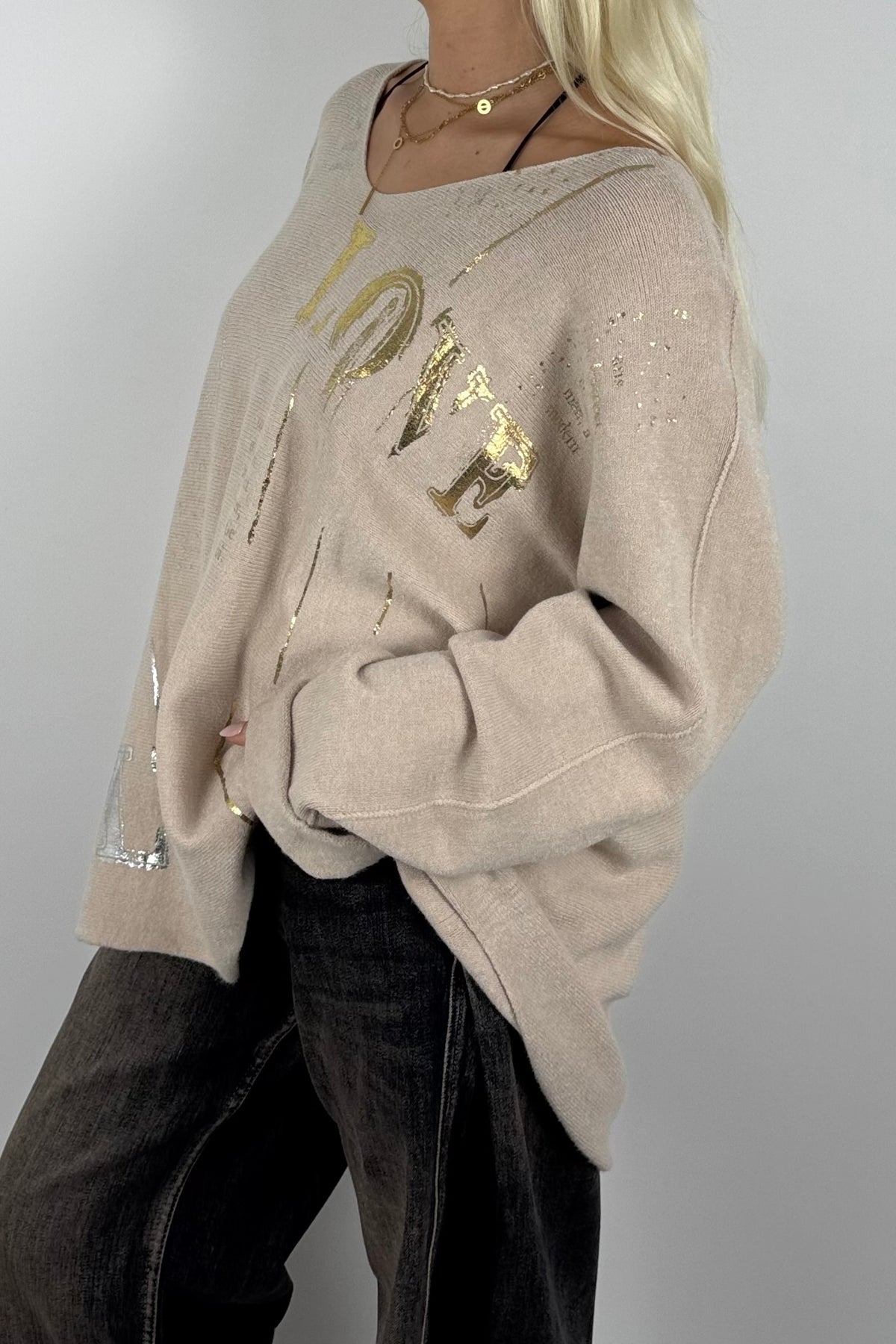 Oversize Shirt mit V-Ausschnitt & Metallic-Print-Beige