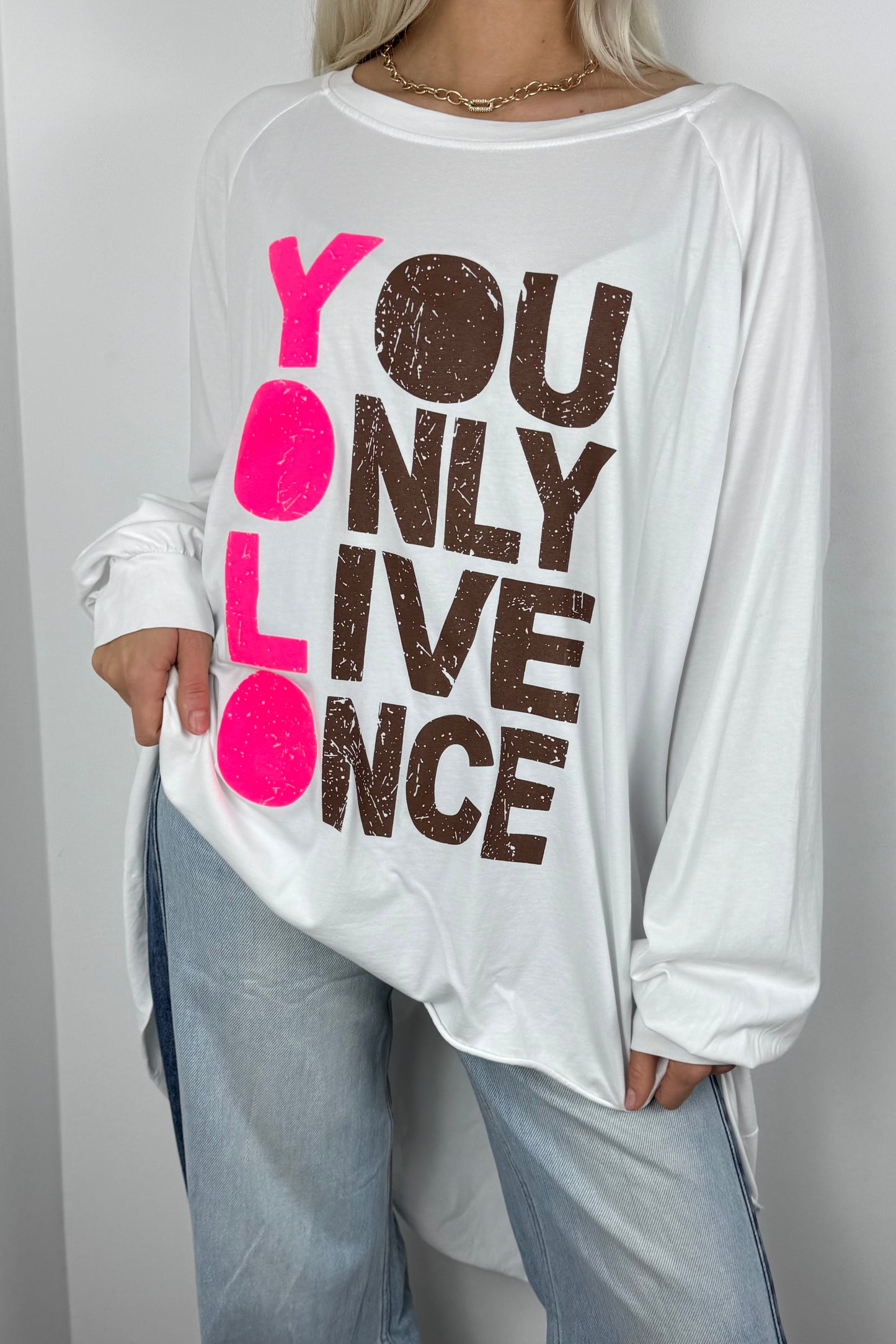 Oversize Shirt „YOLO“ –Weiß