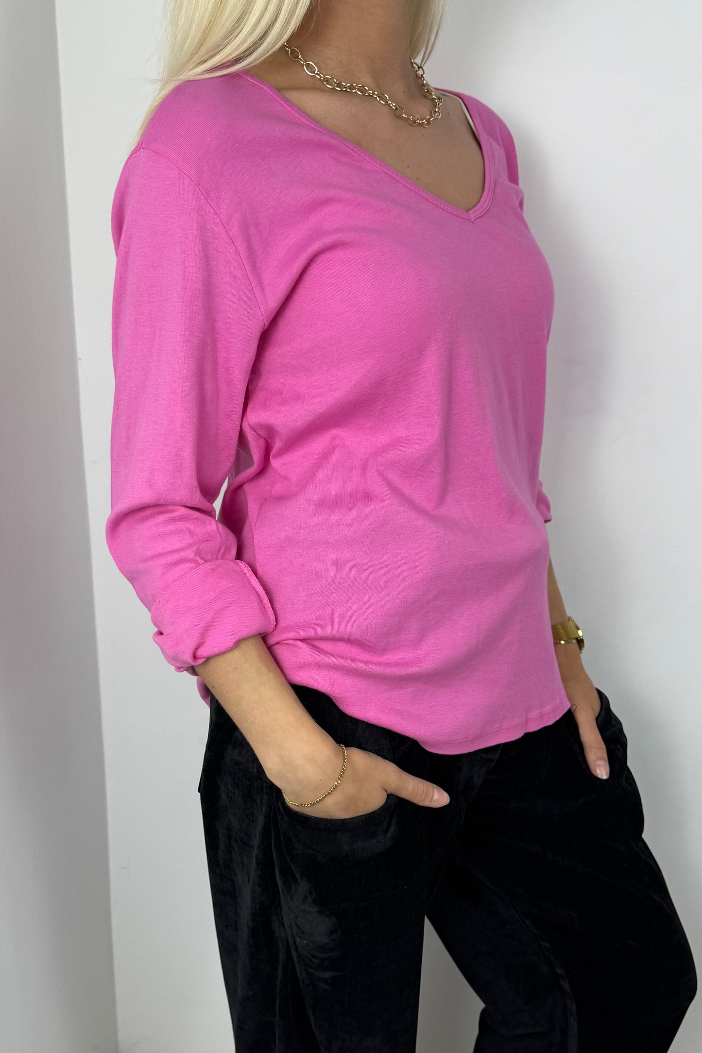 Damen Shirt mit V-Ausschnitt und gekrempelten Ärmeln