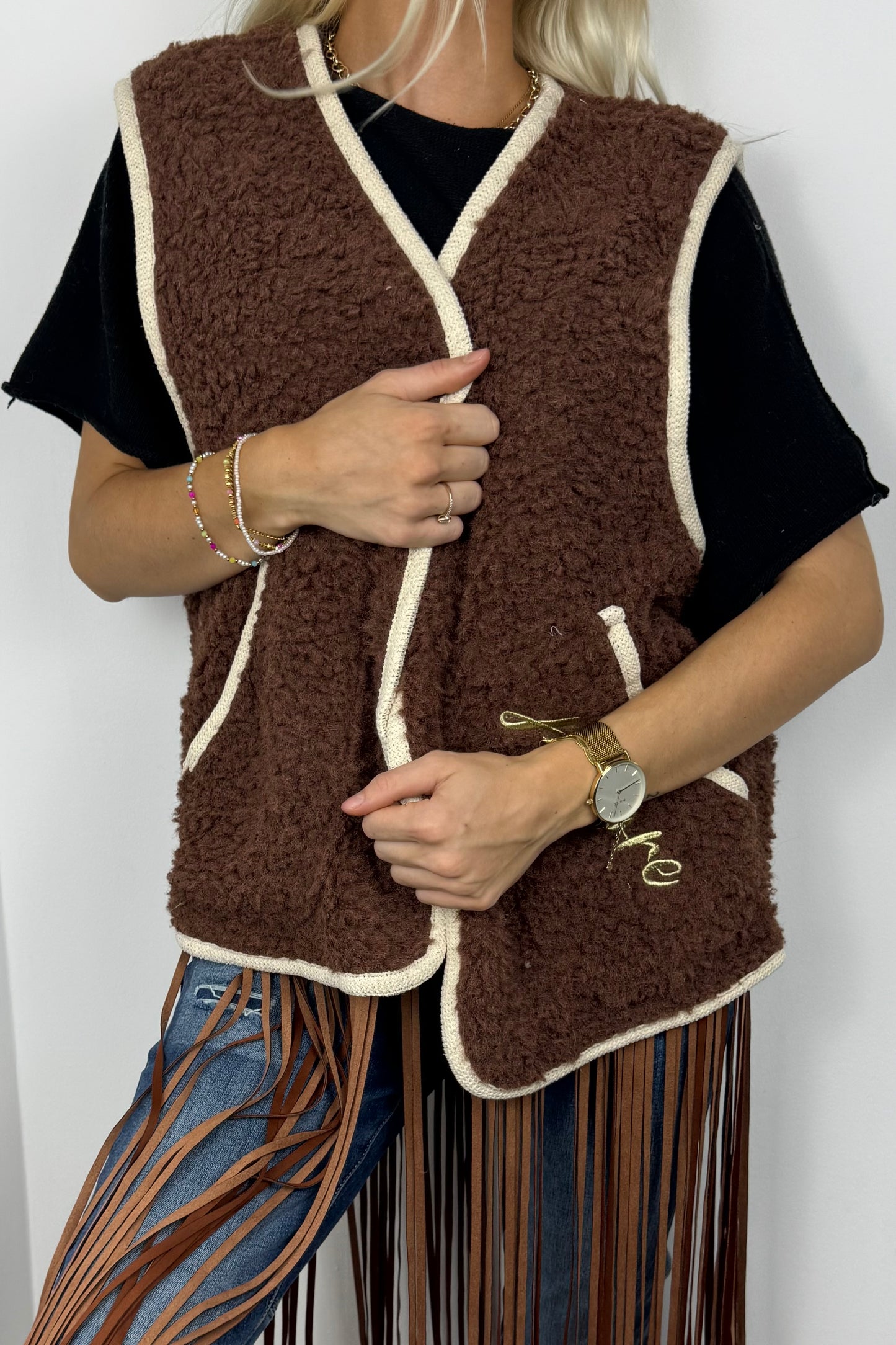 Flauschige Weste mit Stickerei –Choco