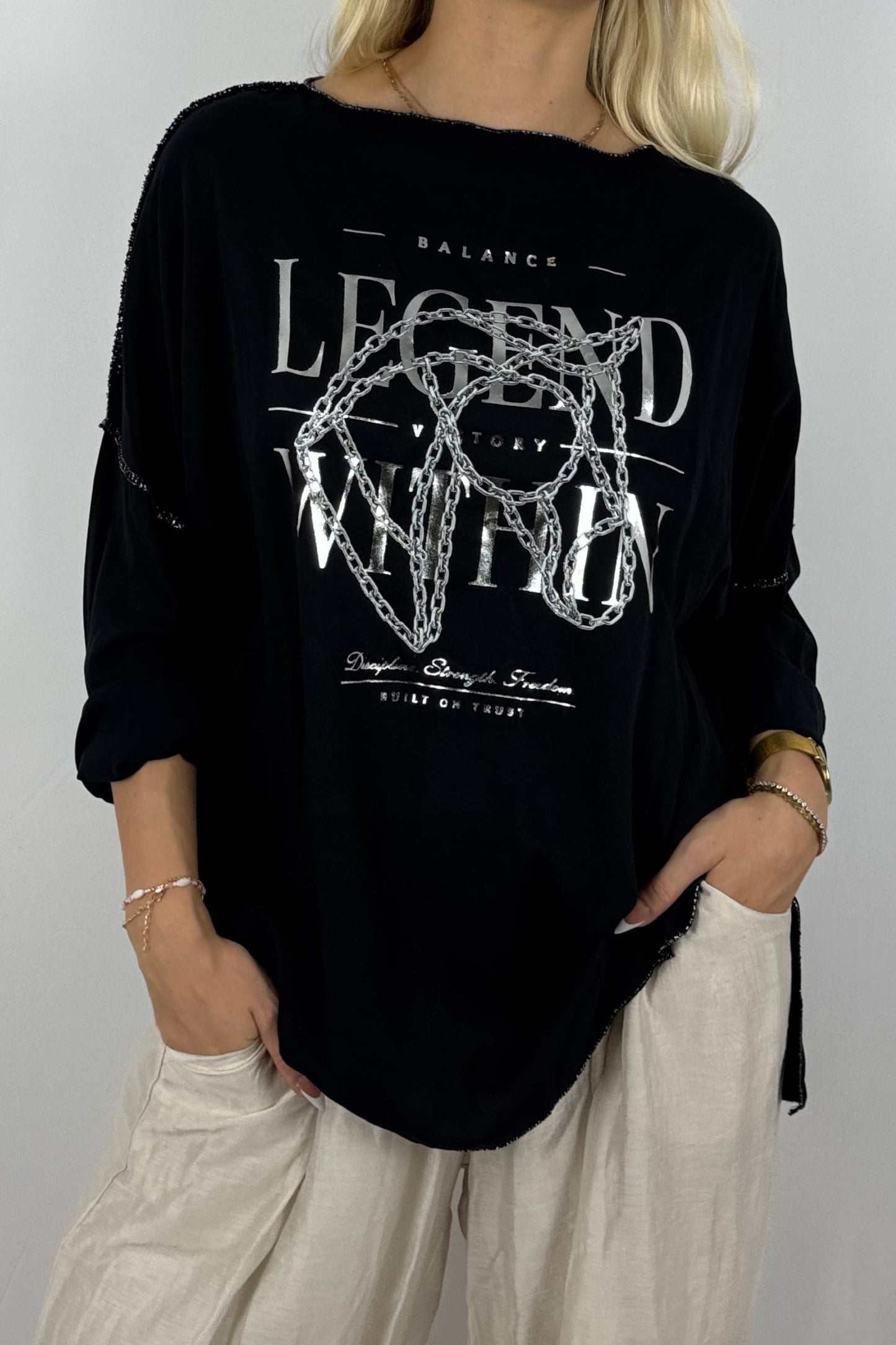 Oversize-Shirt mit Frontprint und Kettendetail-Schwarz