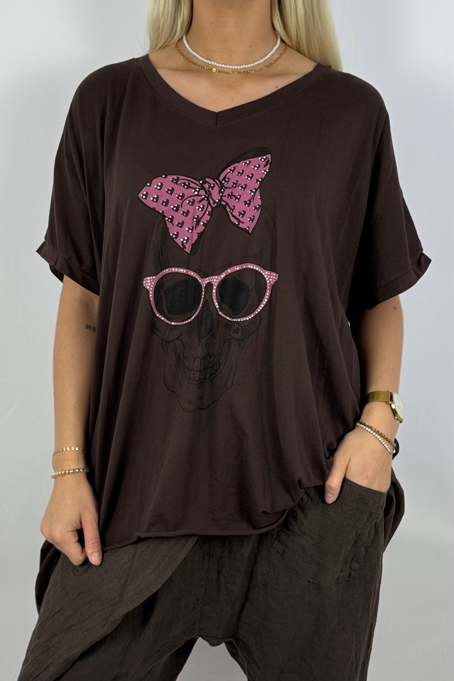 Oversize-Shirt mit Skull-Print & Neon-Details-Schoko