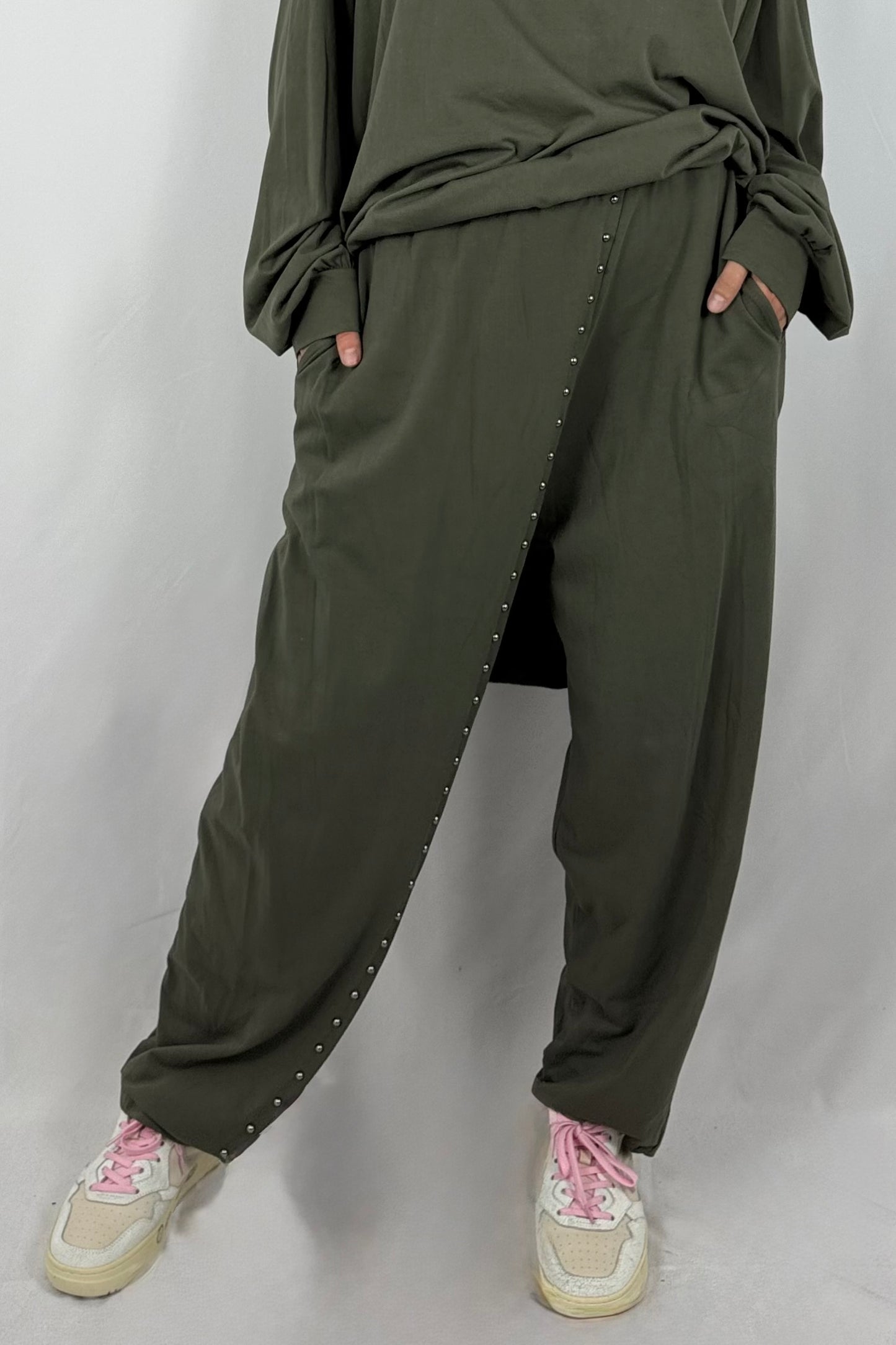Bequeme Oversize-Hose mit Nieten-Detail-Khaki