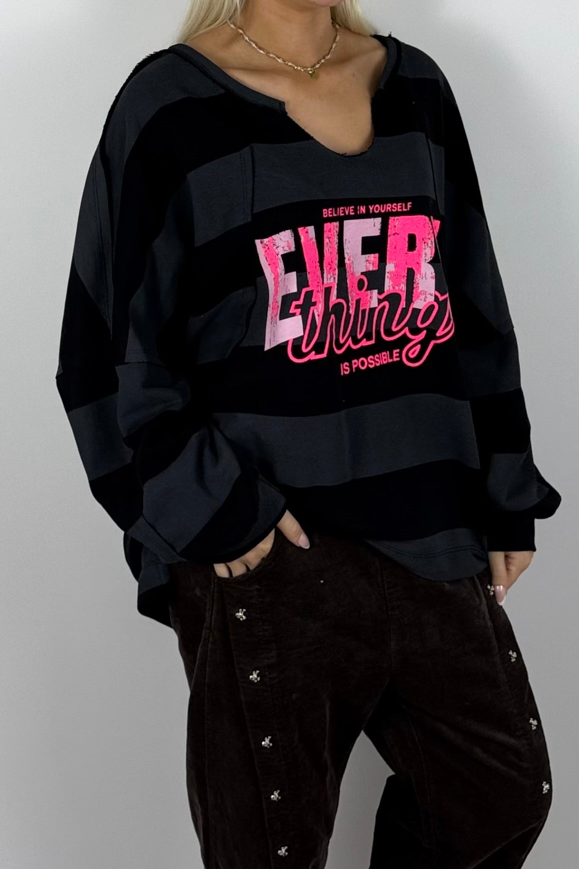 Damen Oversize Sweatshirt „EVERYTHING“ – Schwarz