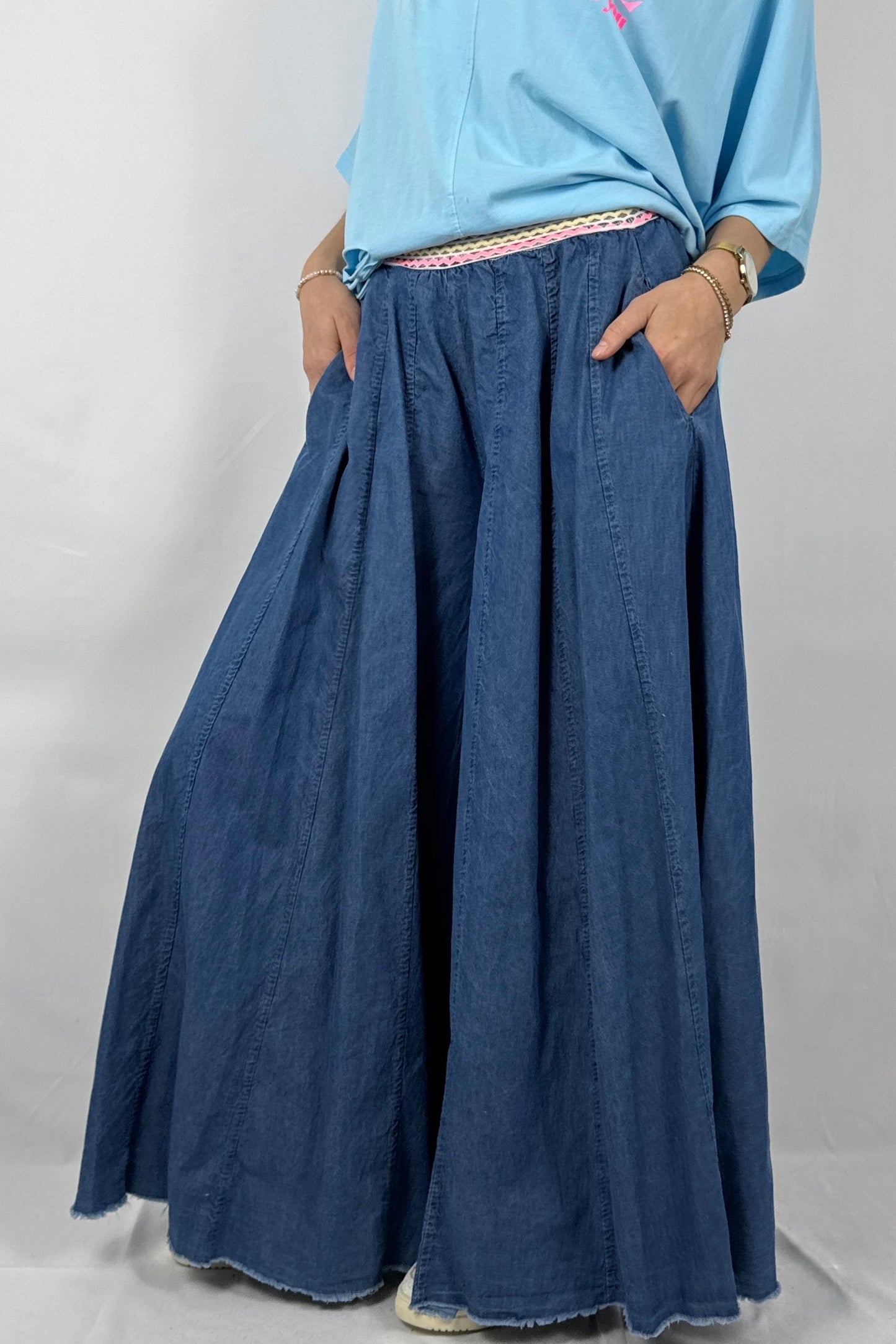 Jeans Hose mit buntem Bund – Sommerlicher Hingucker-Blau