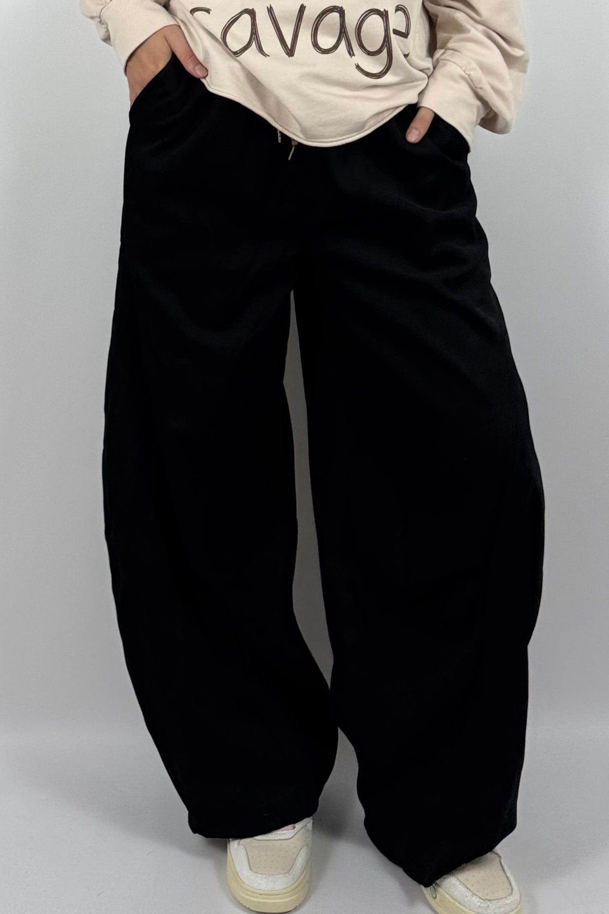 Lässige Baggy-Hose mit Leo-Bindeband – Schwarz