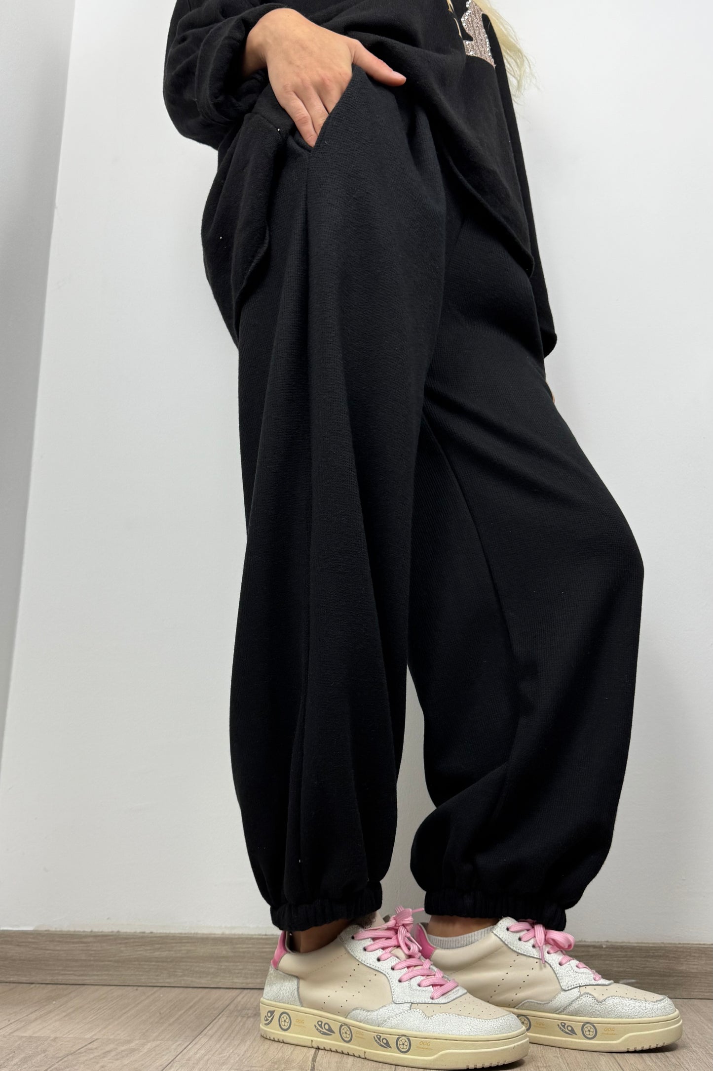 Damen Hose mit Gummibund und weitem Bein –Schwarz