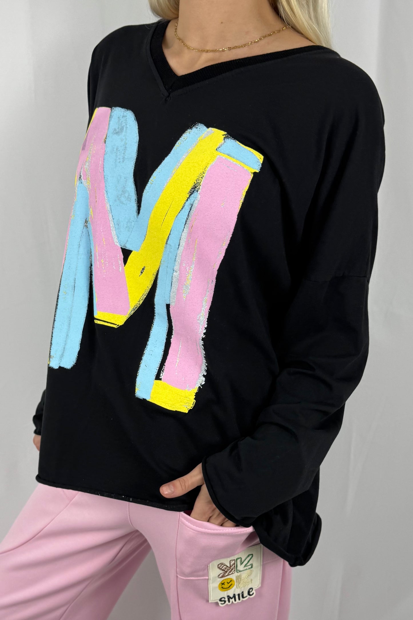 Oversize Shirt mit V-Ausschnitt & Letter-Print –Schwarz
