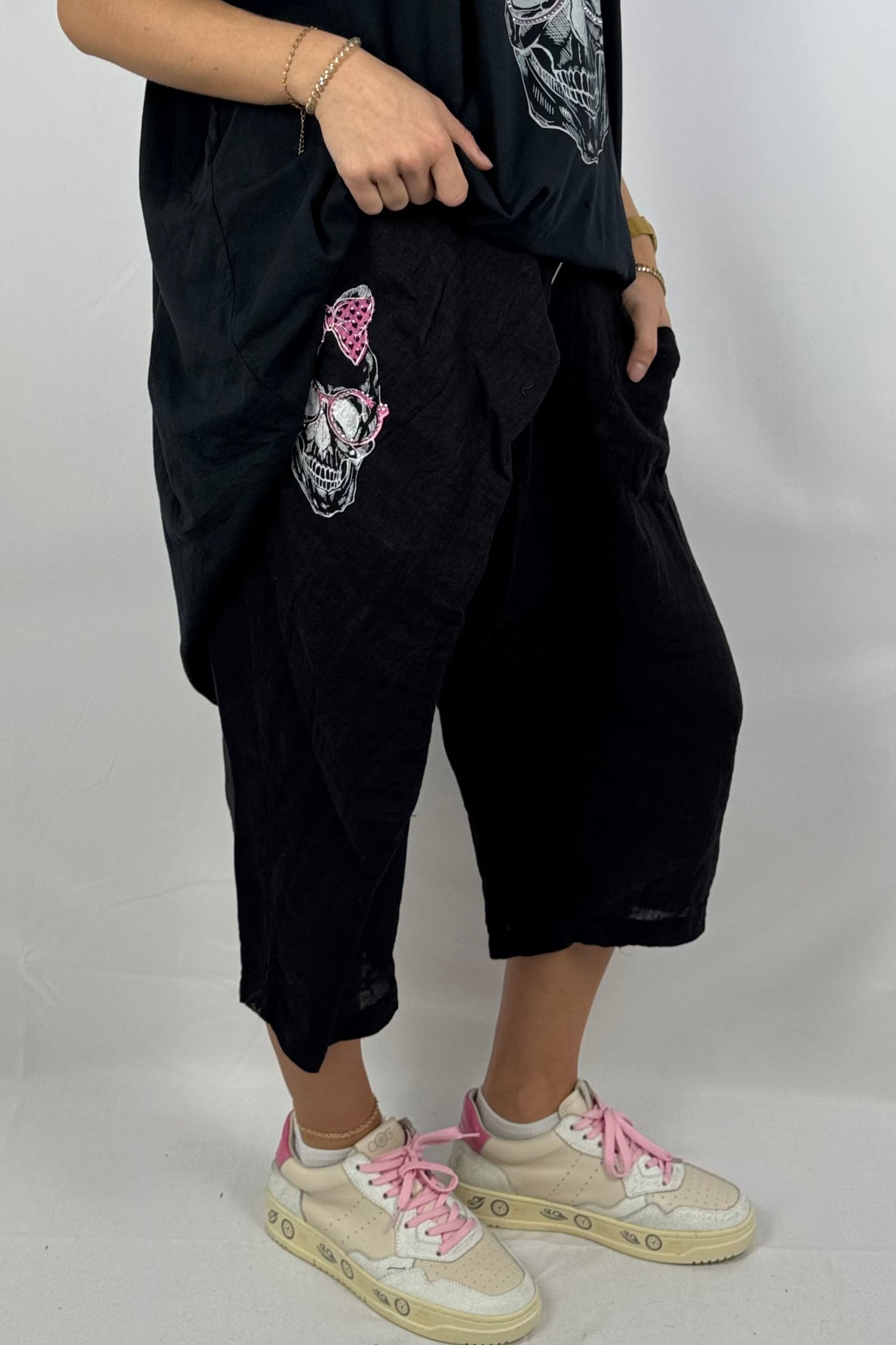Leinen-Shorts mit Skull-Print & Neon-Details-Schwarz