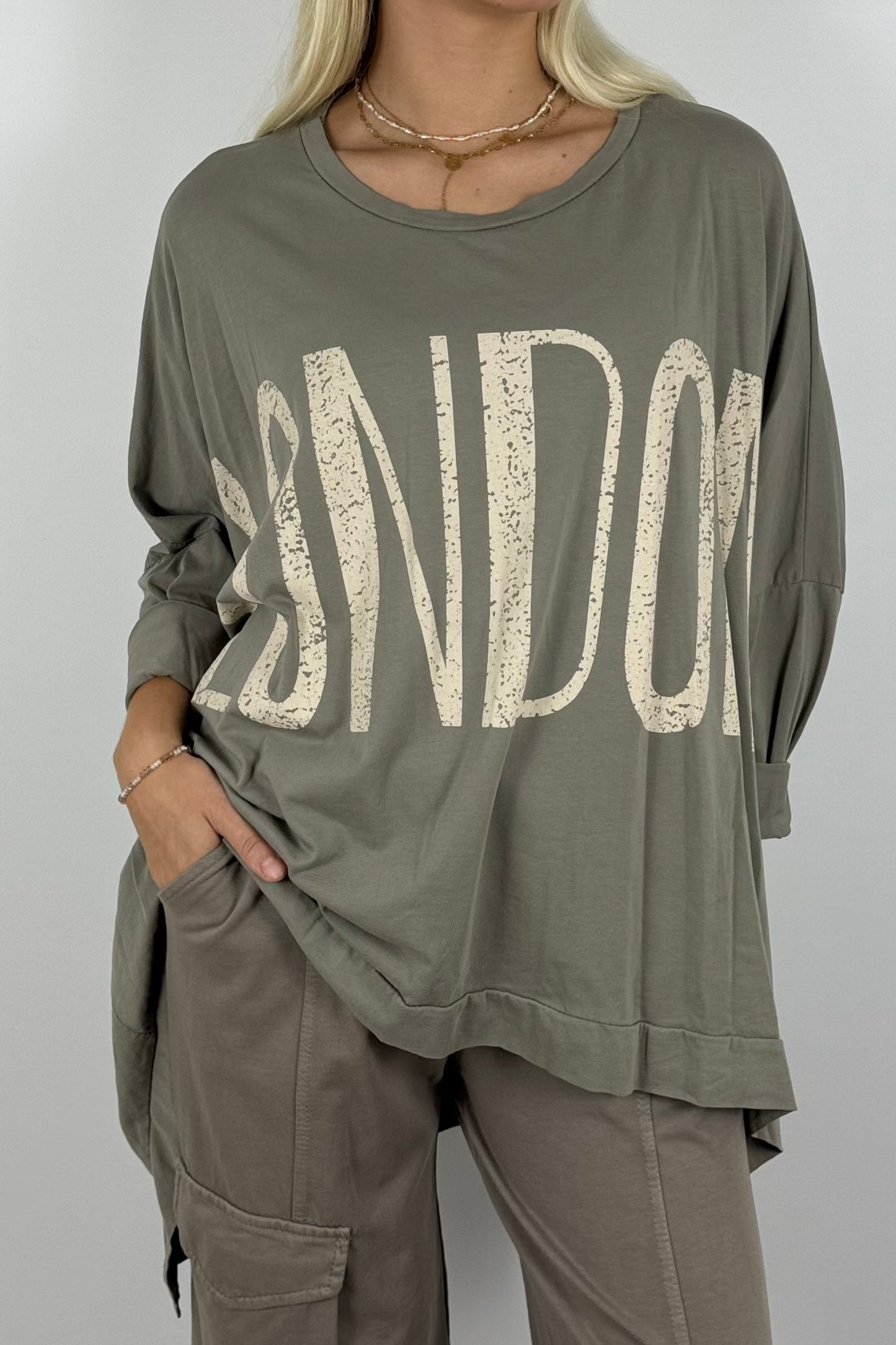 Oversize Shirt mit „LONDON“-Print – Mud