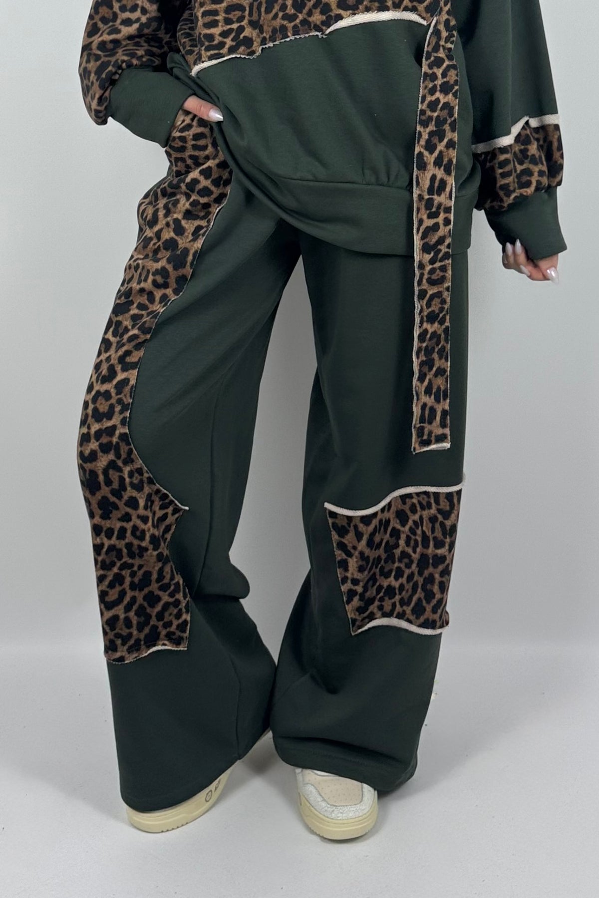 Damen Wide-Leg Hose mit Leo-Muster & Patchwork-Design – Khaki