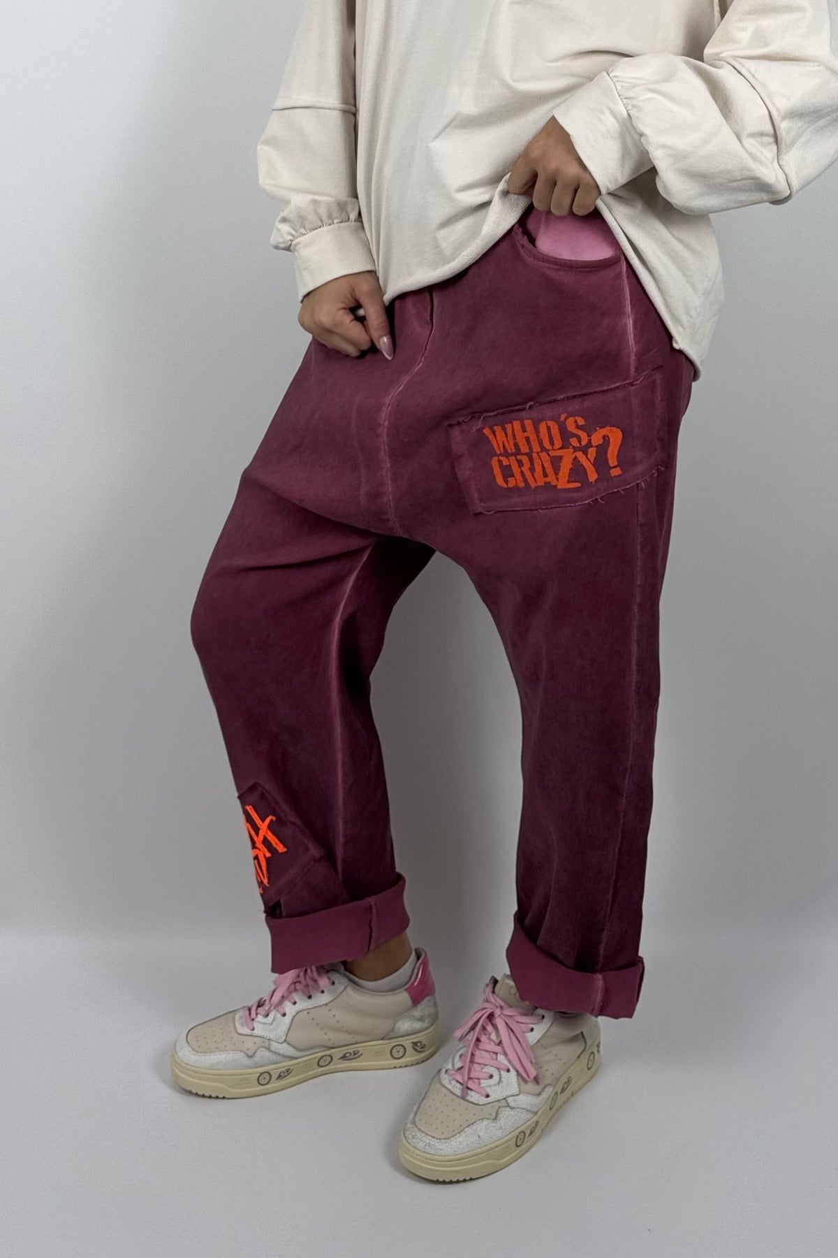 Damen Baggy-Hose mit Statement-Print-Bordeaux