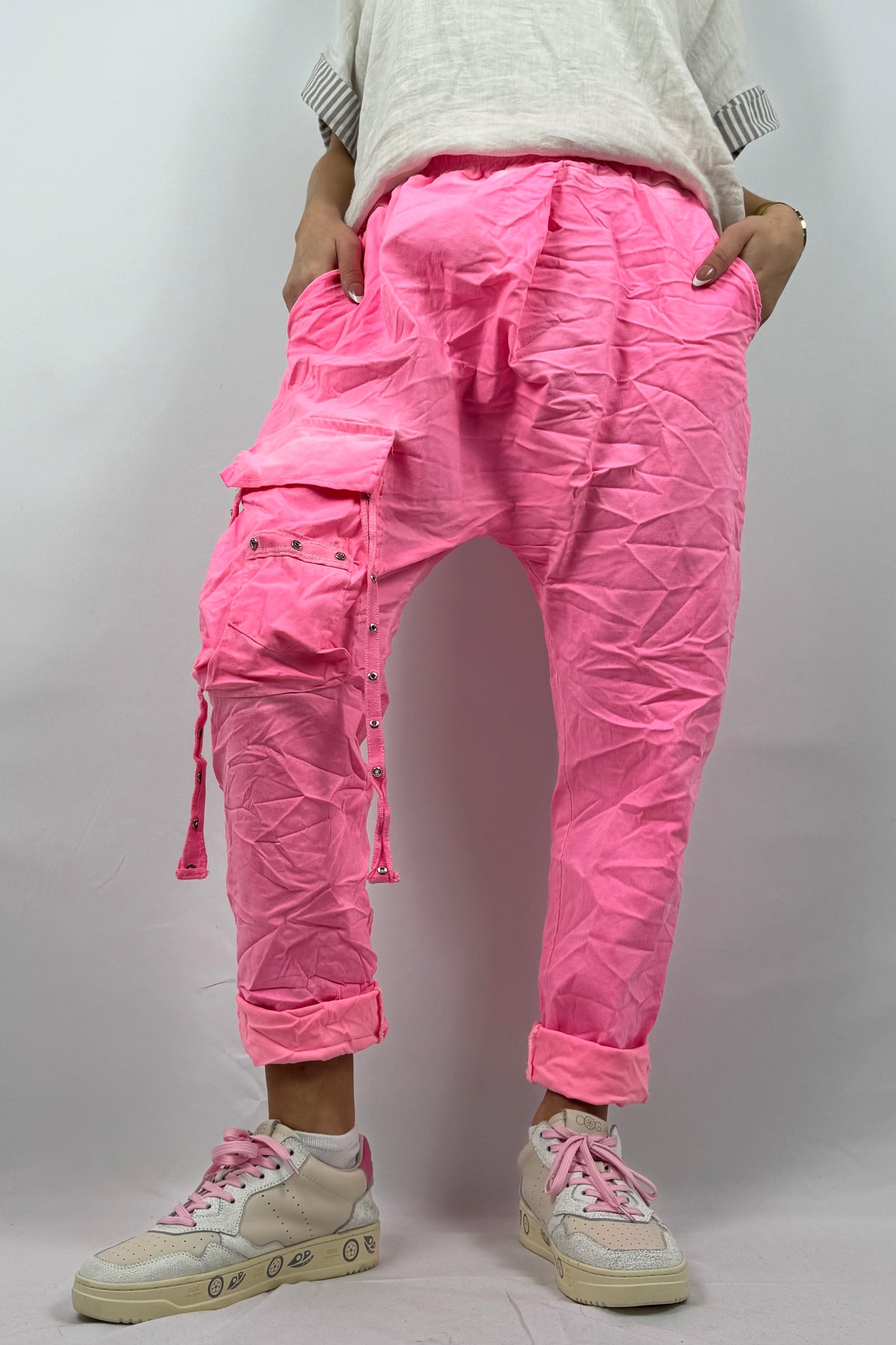 Cargo Hose mit Taschen & Knopfdetails-Neon Pink