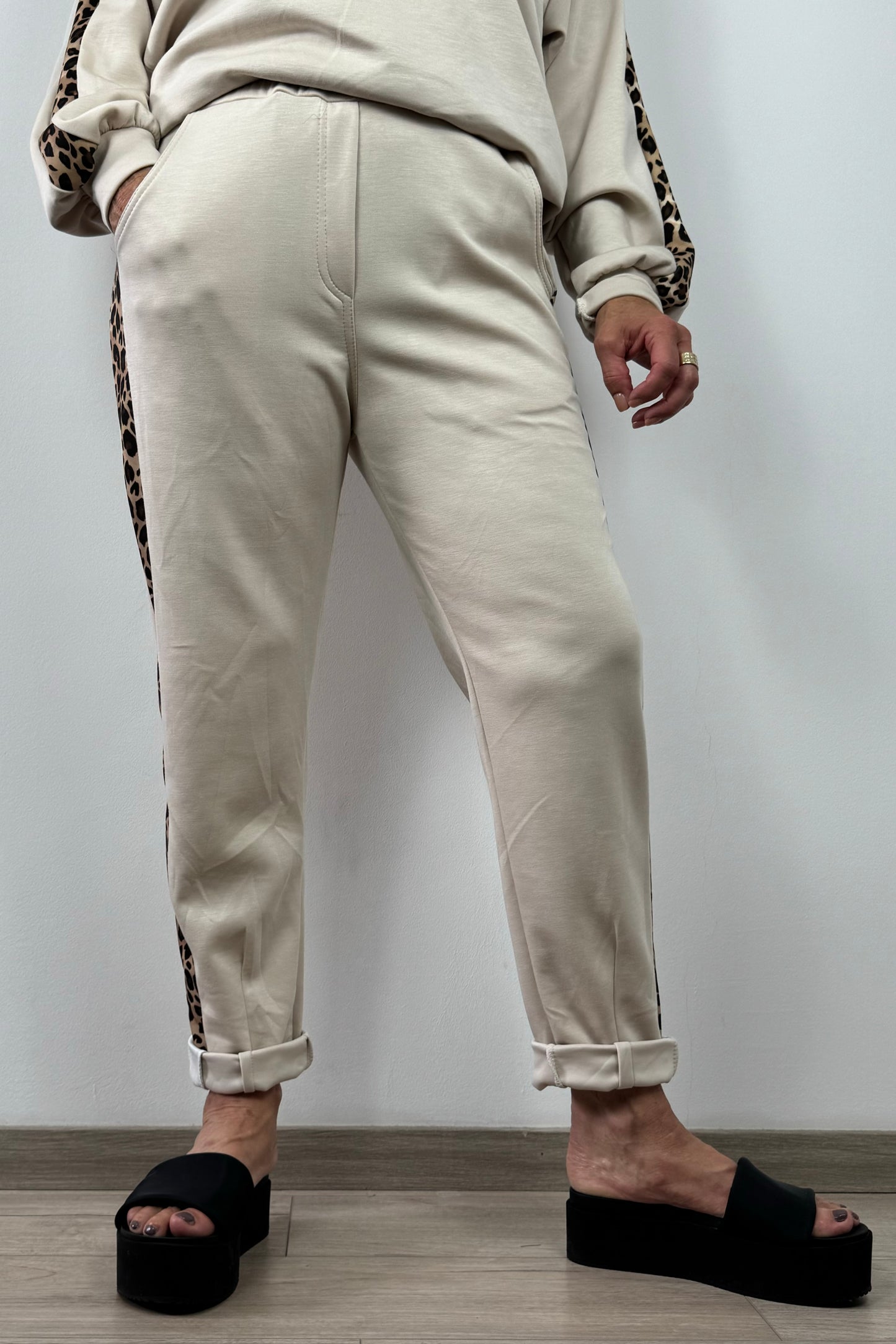 Damen Jogginghose – Leo-Seitenstreifen & elastischer Bund