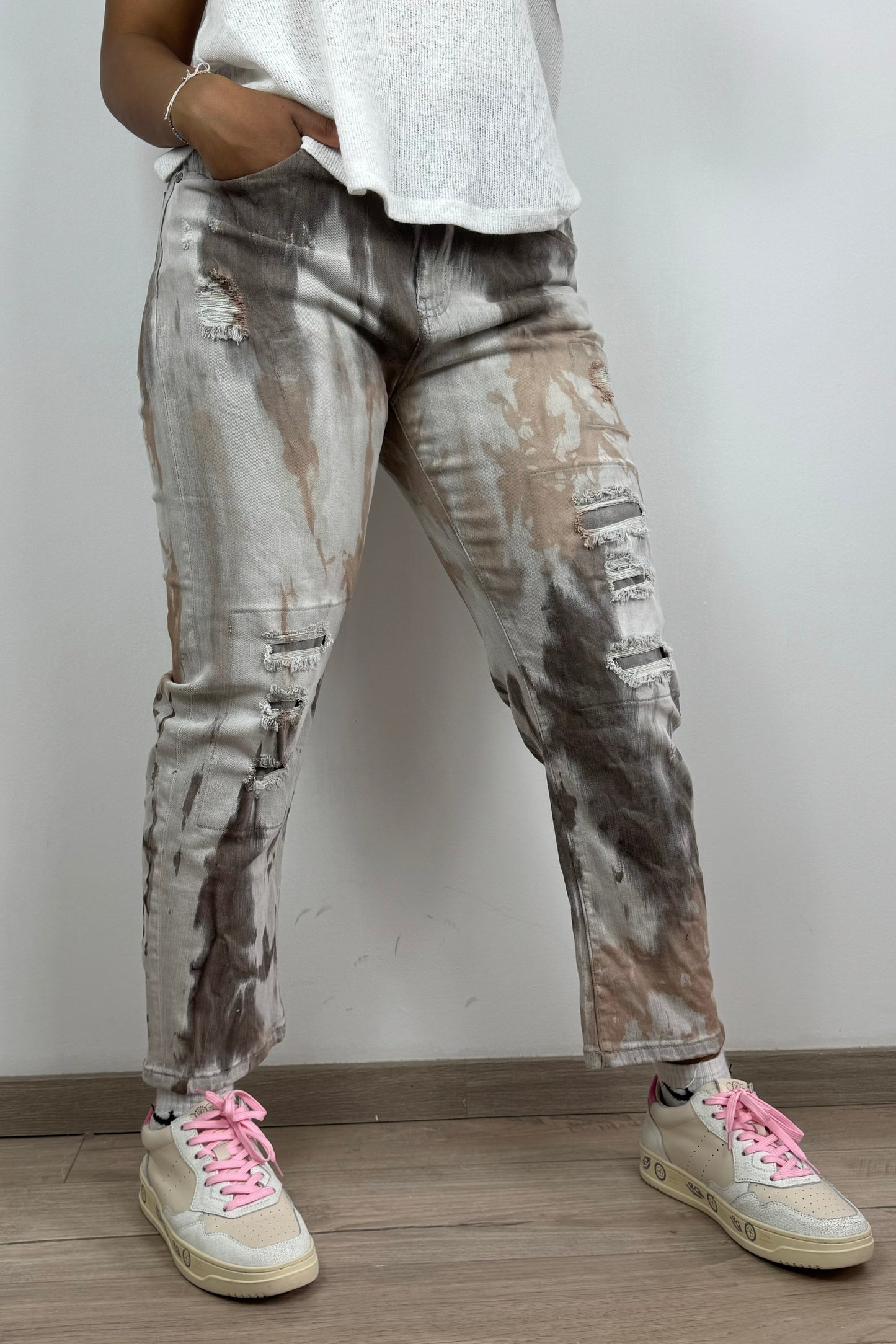 Damenjeans mit Batik-Waschung & Destroyed-Details