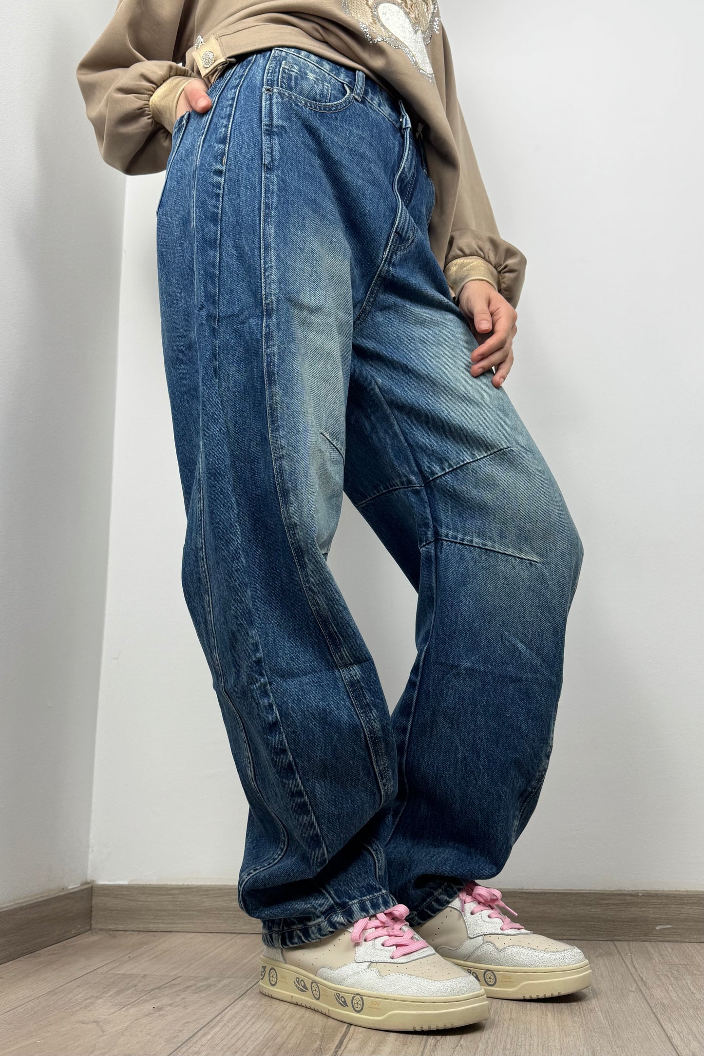 Jeans mit elastischem Bund und Relaxed Fit