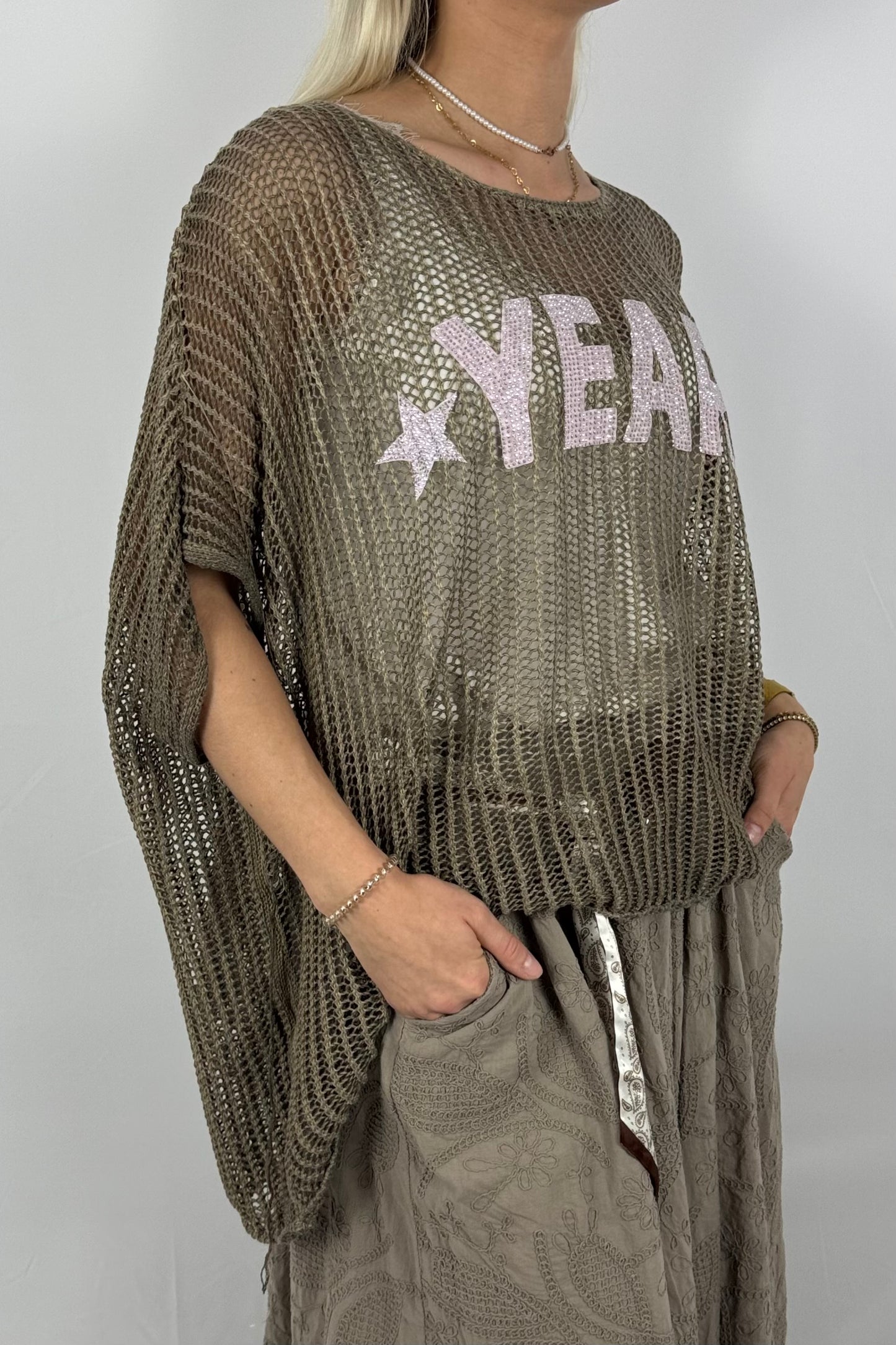 Oversize Strickshirt „YEARN“ – Netzlook Statement Shirt-Mud