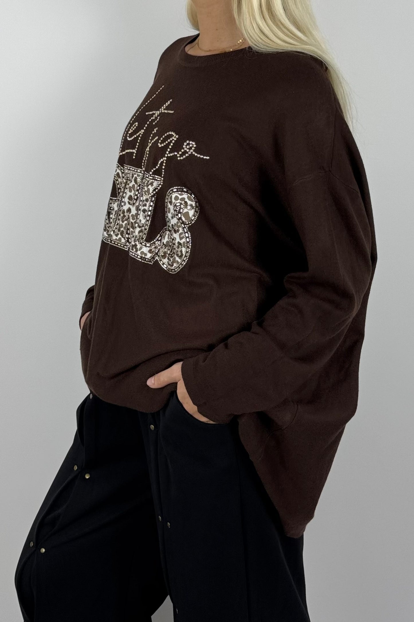 Damen Oversize Shirt „Let’s Go Girls“ mit Leo-Print & Glitzersteinen-Schoko