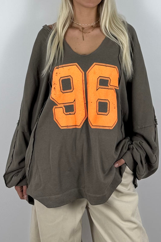 Oversize Shirt mit „96“-Statement –Mud
