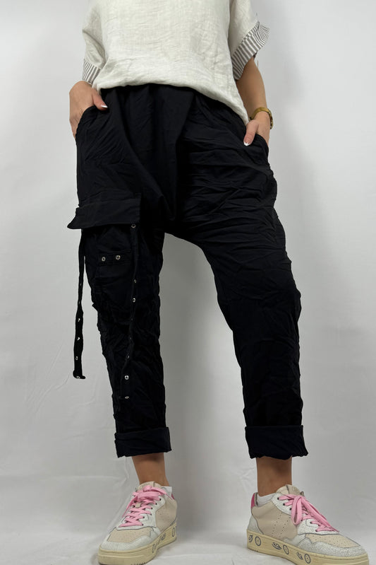 Cargo Hose mit Taschen & Knopfdetails-Schwarz