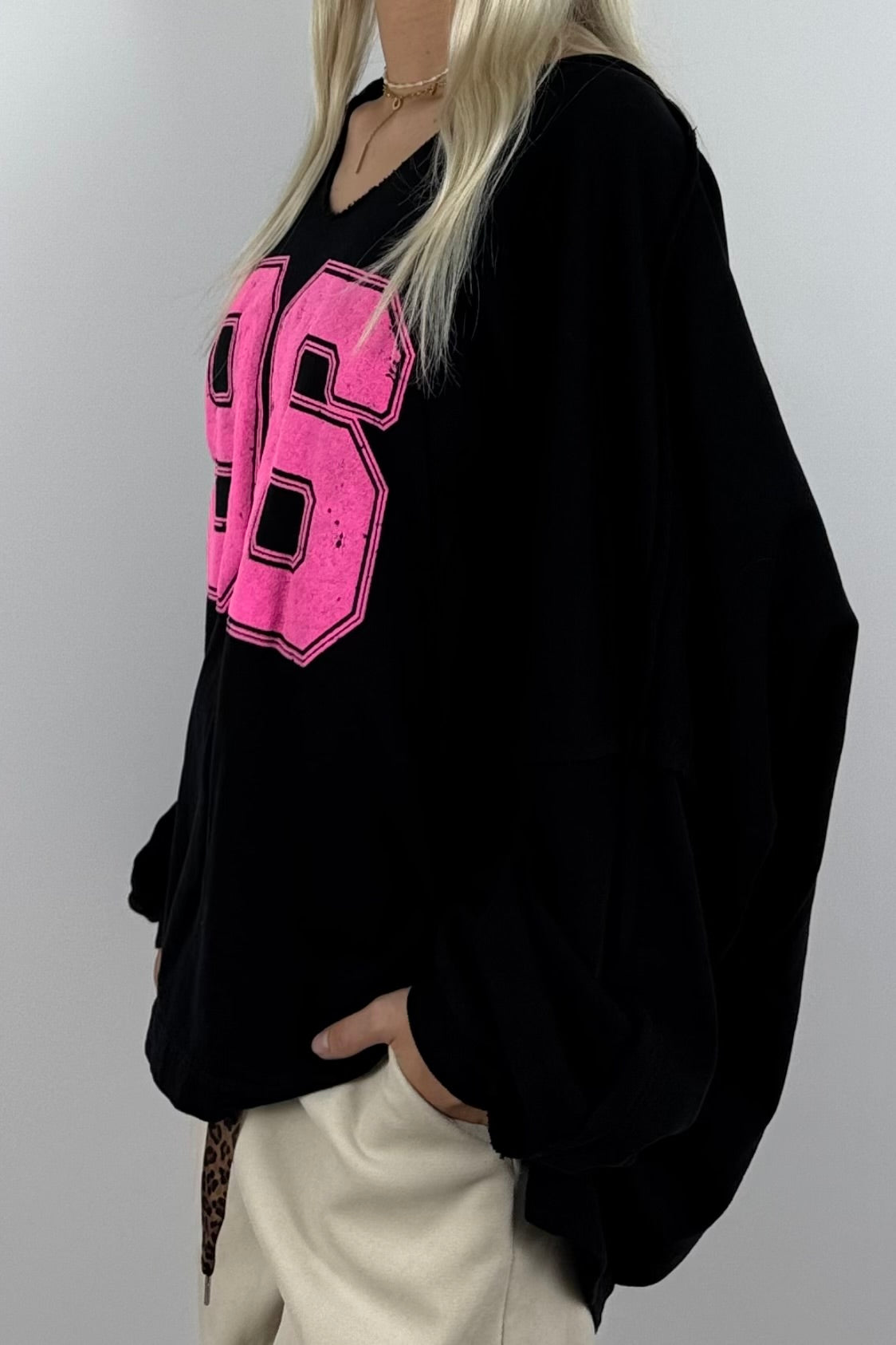 Oversize Shirt mit „96“-Statement –Schwarz