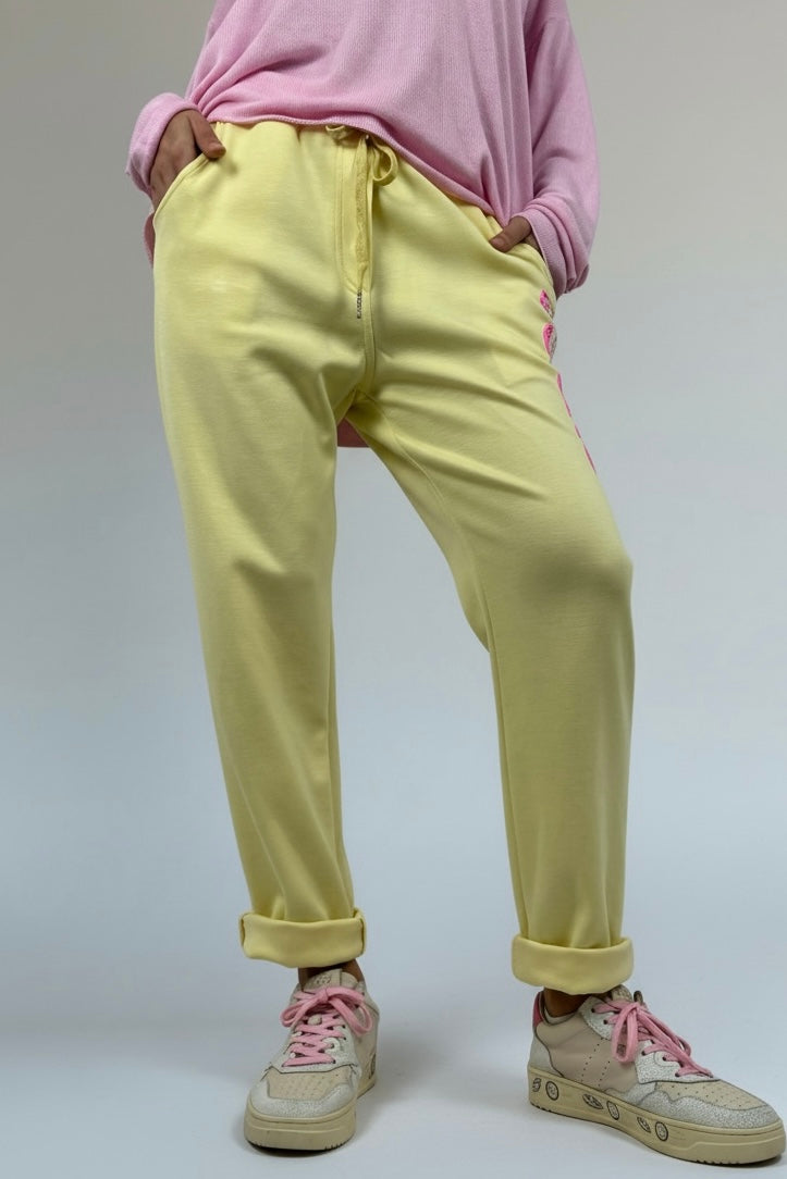 Hose mit elastischem Bund & Schriftzug „PSYCHO“-Gelb
