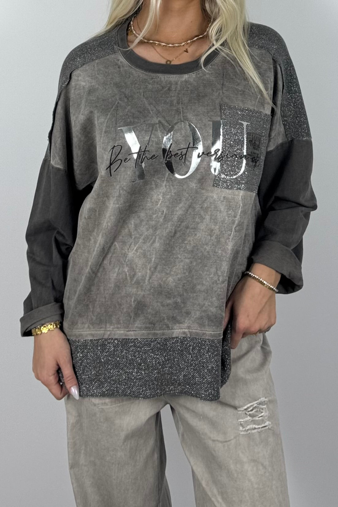 Oversize Damen Sweatshirt mit Glitzer-Details & Schriftzug – dark mud
