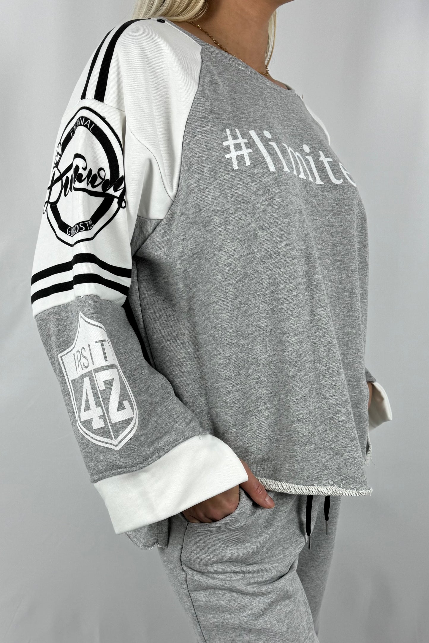 Damen Sweatshirt mit #limited Print und Statement Ärmeln-grau