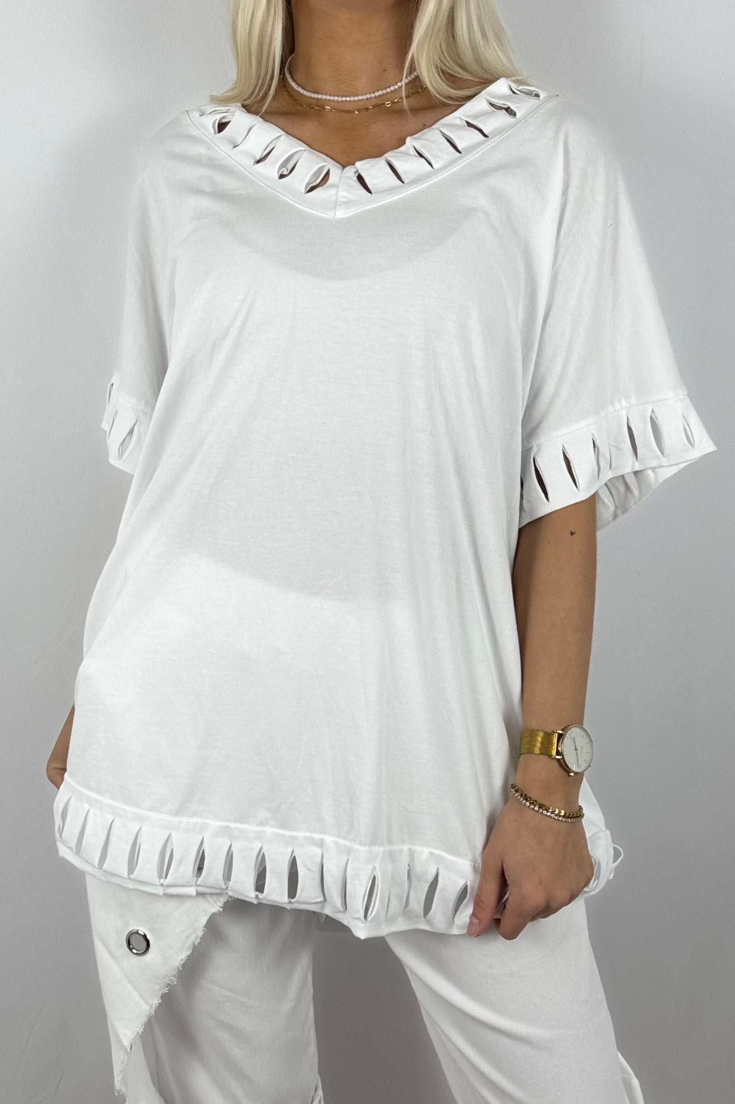Oversize-Shirt mit Cut-Out-Details und V-Ausschnitt-Weiß