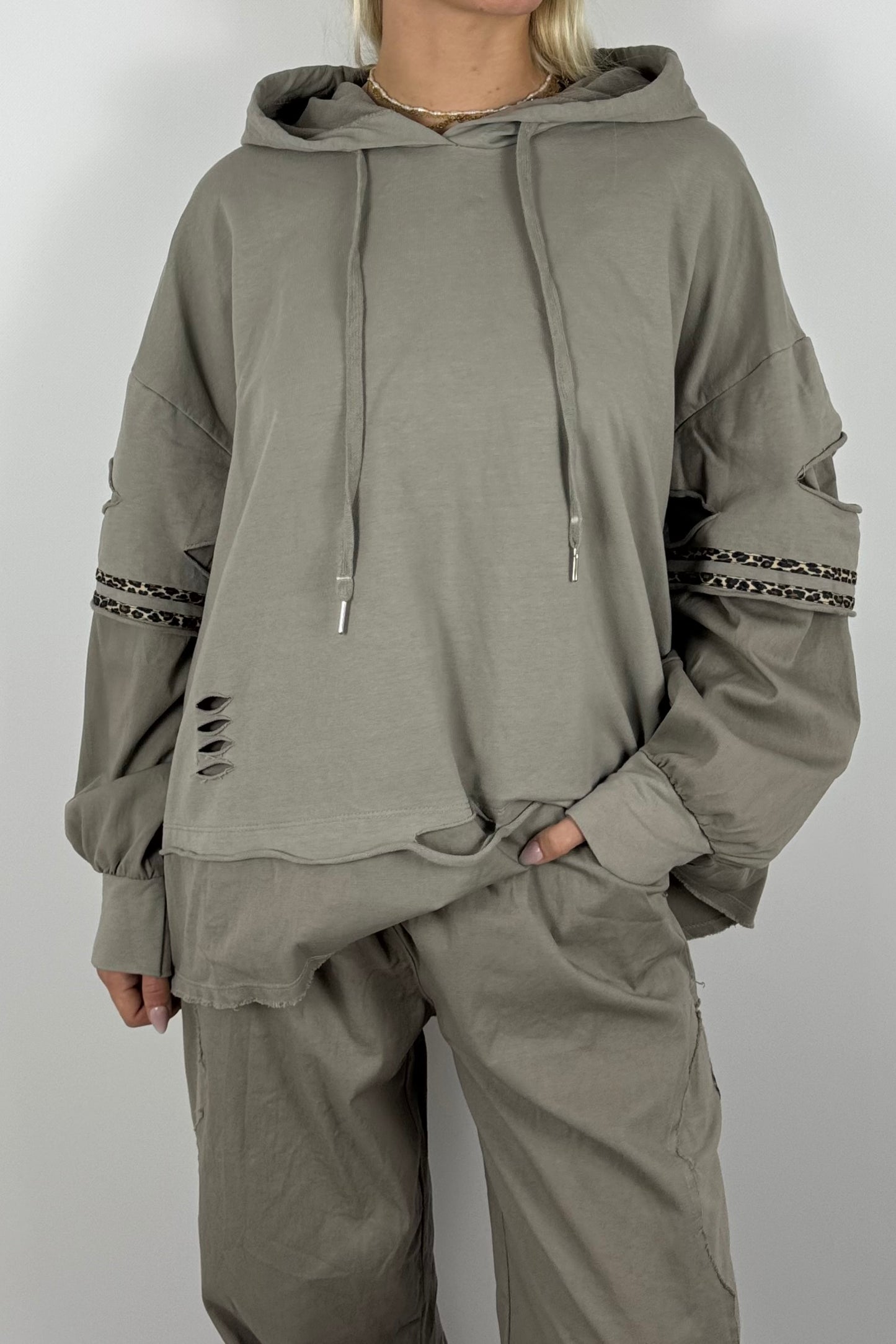 Oversize Hoodie mit Leo-Details-Mud